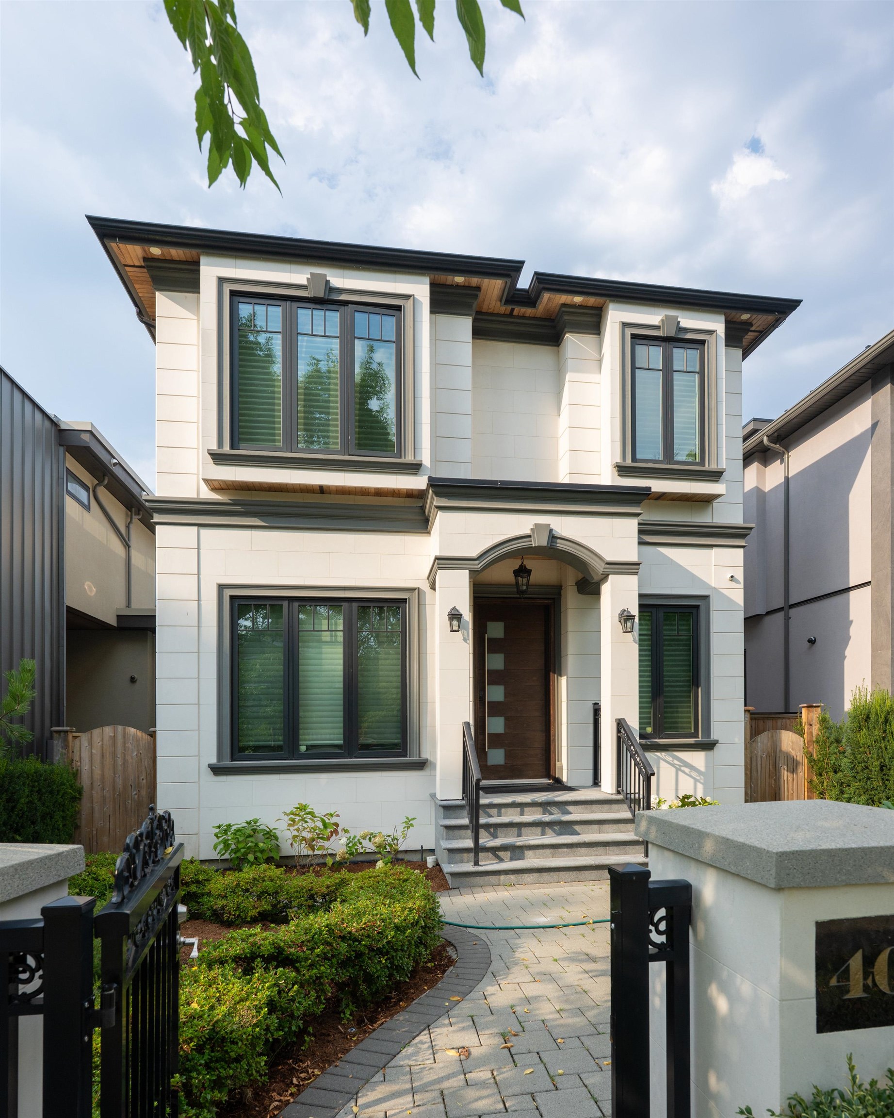 4043 West 11th Avenue, Vancouver, BC V6R 2L4