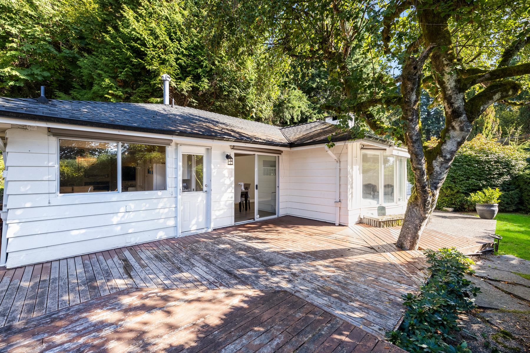 4110 Burkeridge Place, West Vancouver, BC V7V 3M9