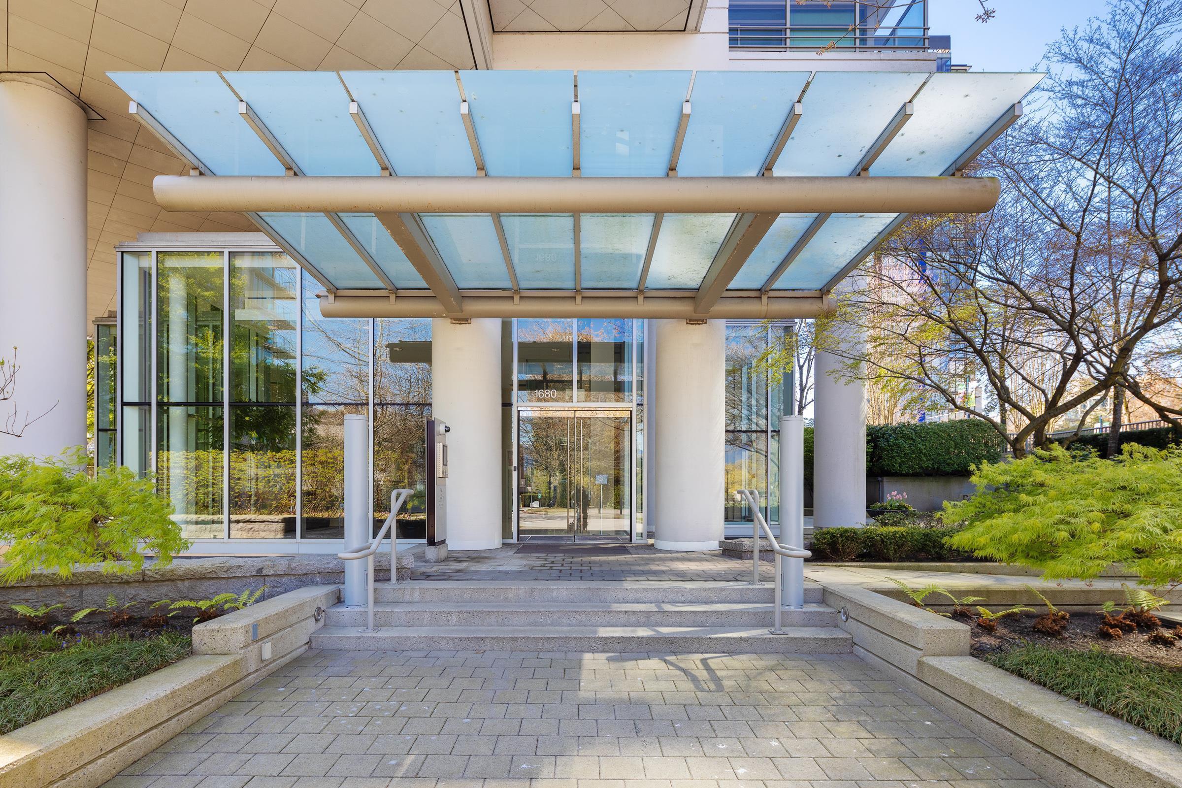 1680 Bayshore Drive #1803, Vancouver, BC V6G 3H6