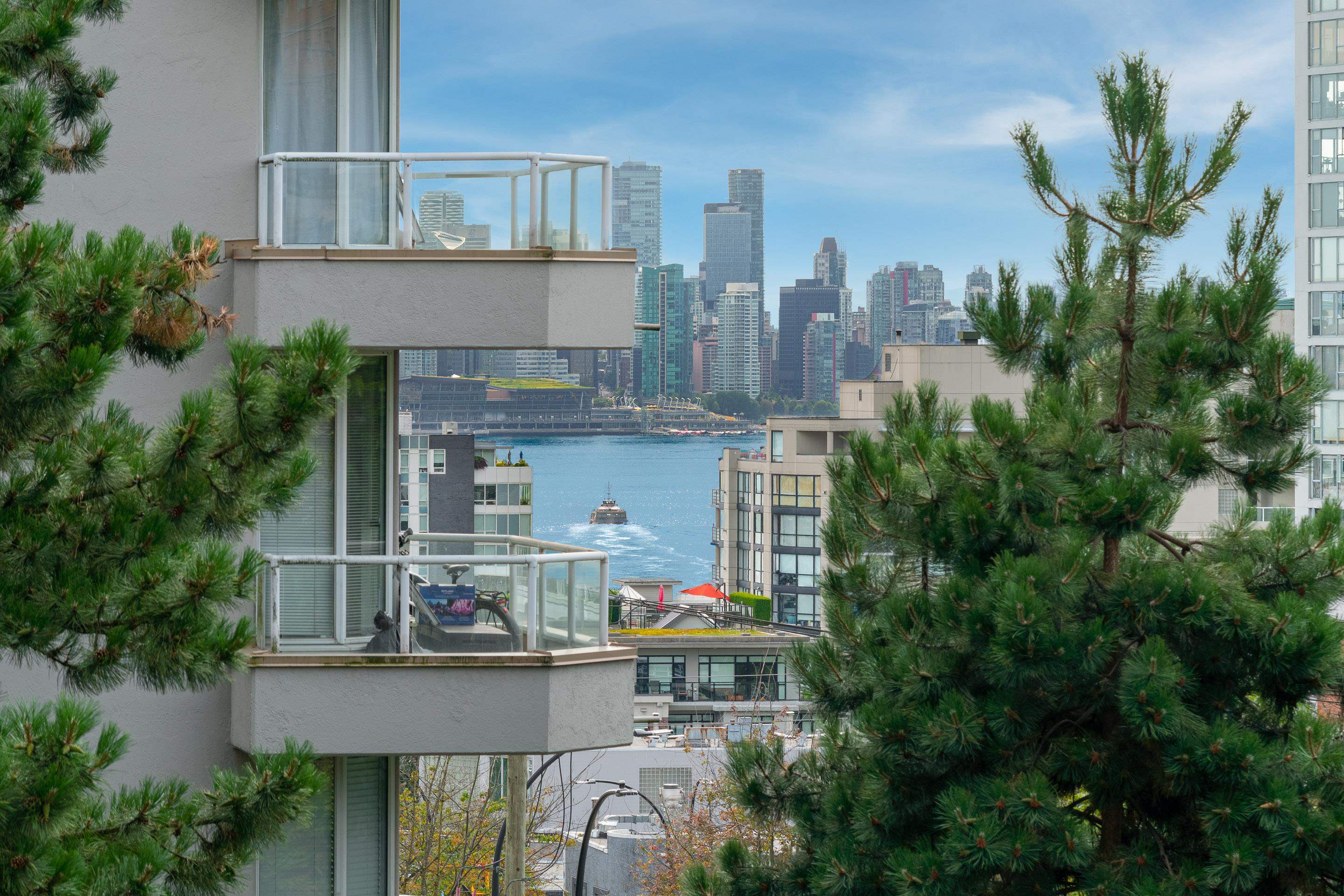 444 Lonsdale Avenue #303, North Vancouver, BC V7M 3H5