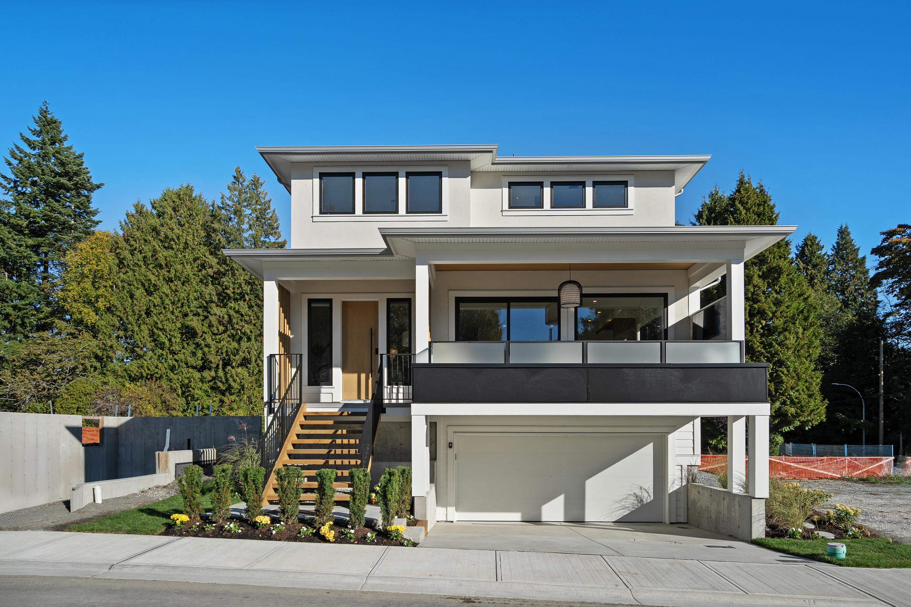 10 Avenue, Surrey, BC V4A 1A9