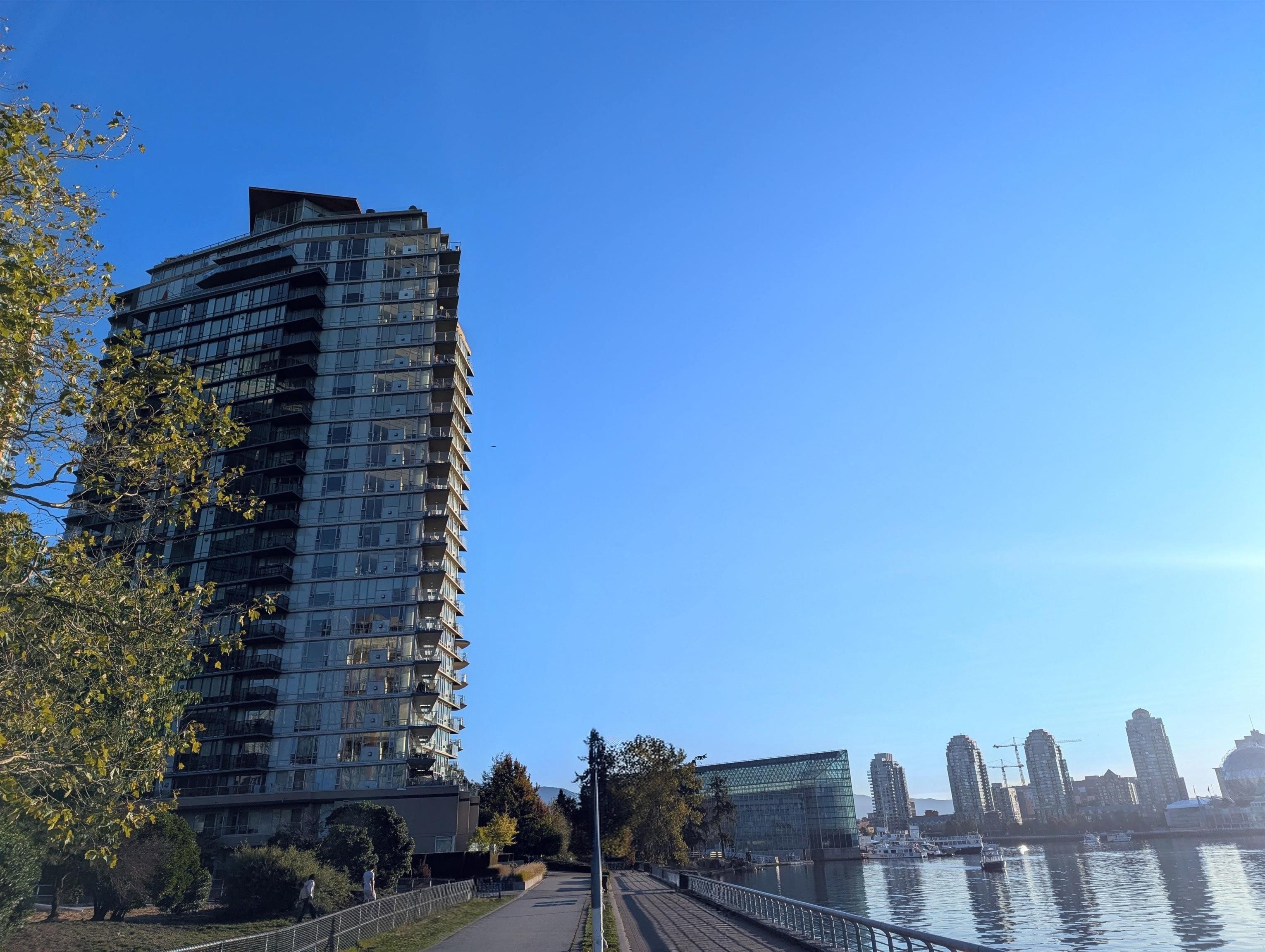 8 Smithe Mews #503, Vancouver, BC V6B 0A5