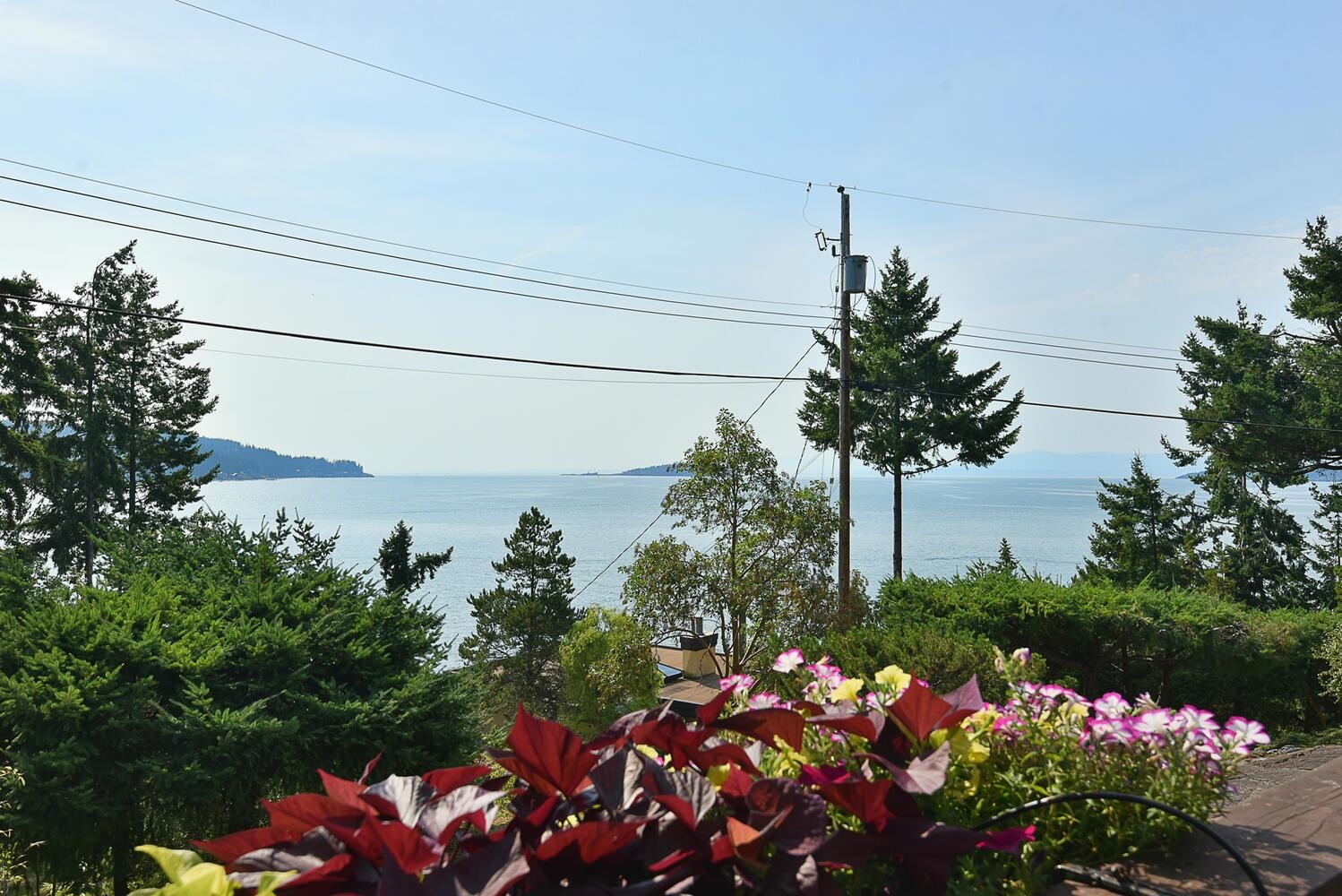 9196 Truman Rd, Halfmoon Bay, BC V7Z 1B5