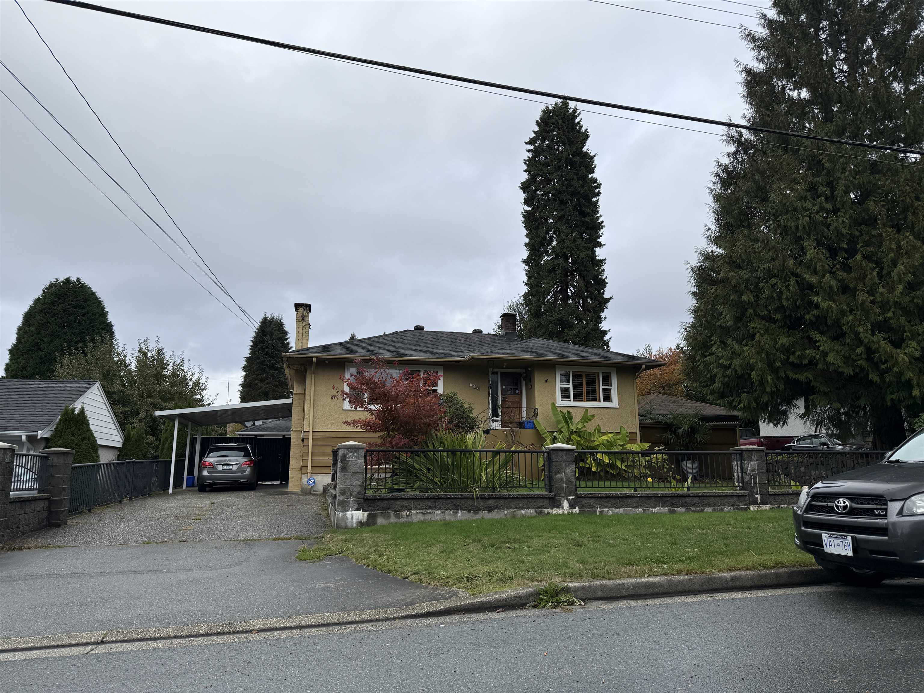 723 Ivy Avenue, Coquitlam, BC V3J 2J1