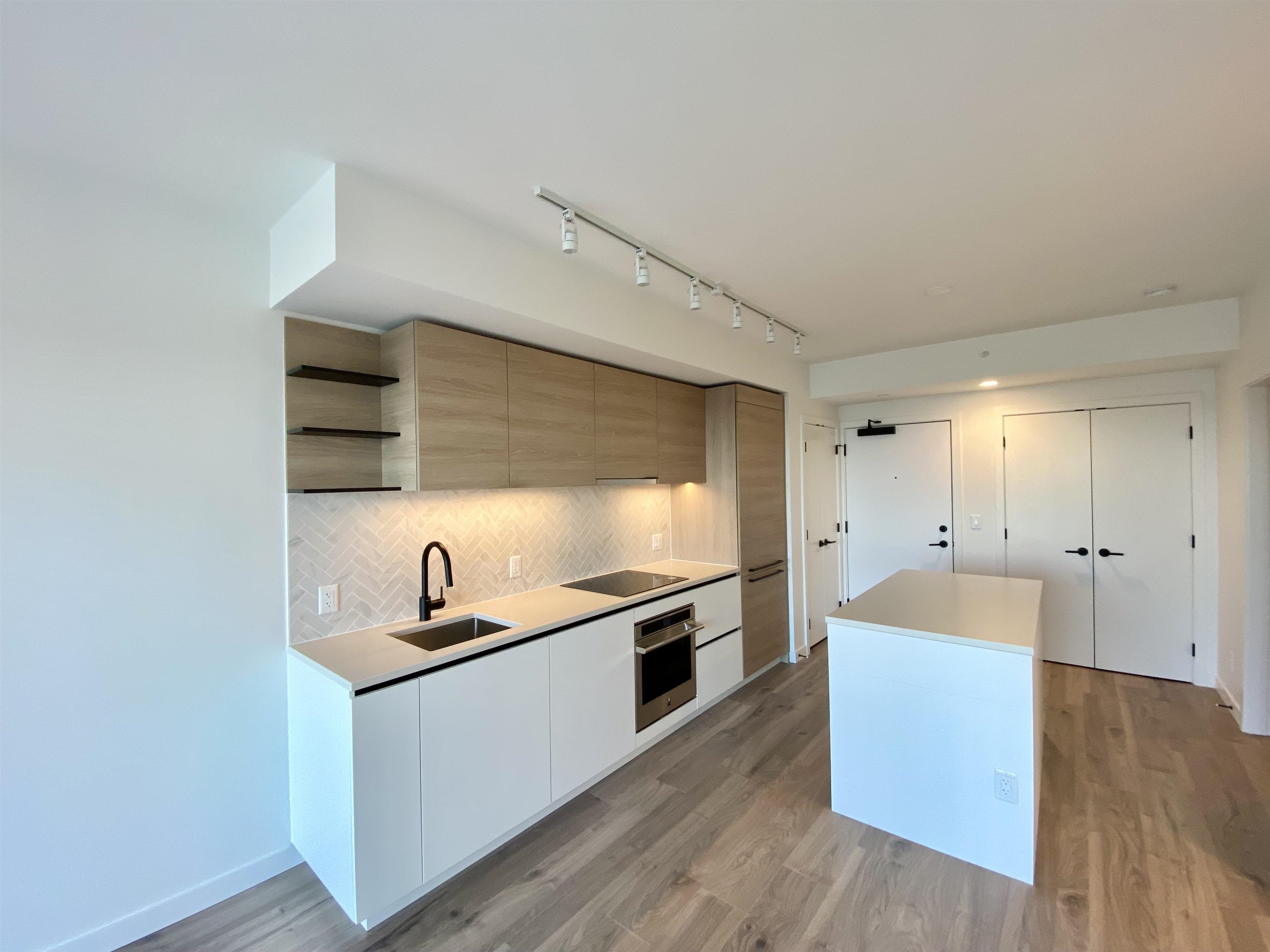13428 105 Avenue #1801, Surrey, BC V3T 0S6
