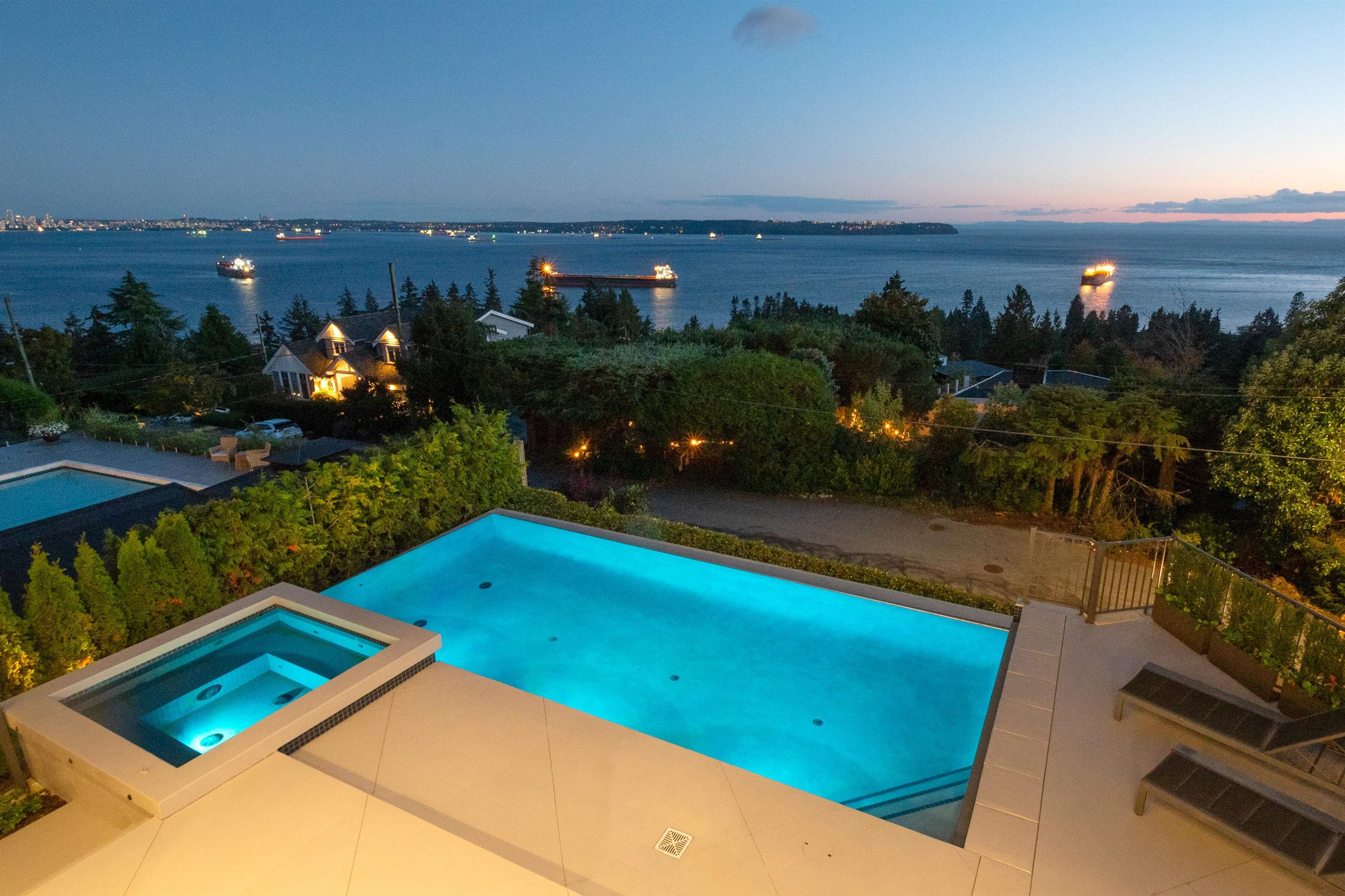 4135 Burkehill Place, West Vancouver, BC V7V 3M8