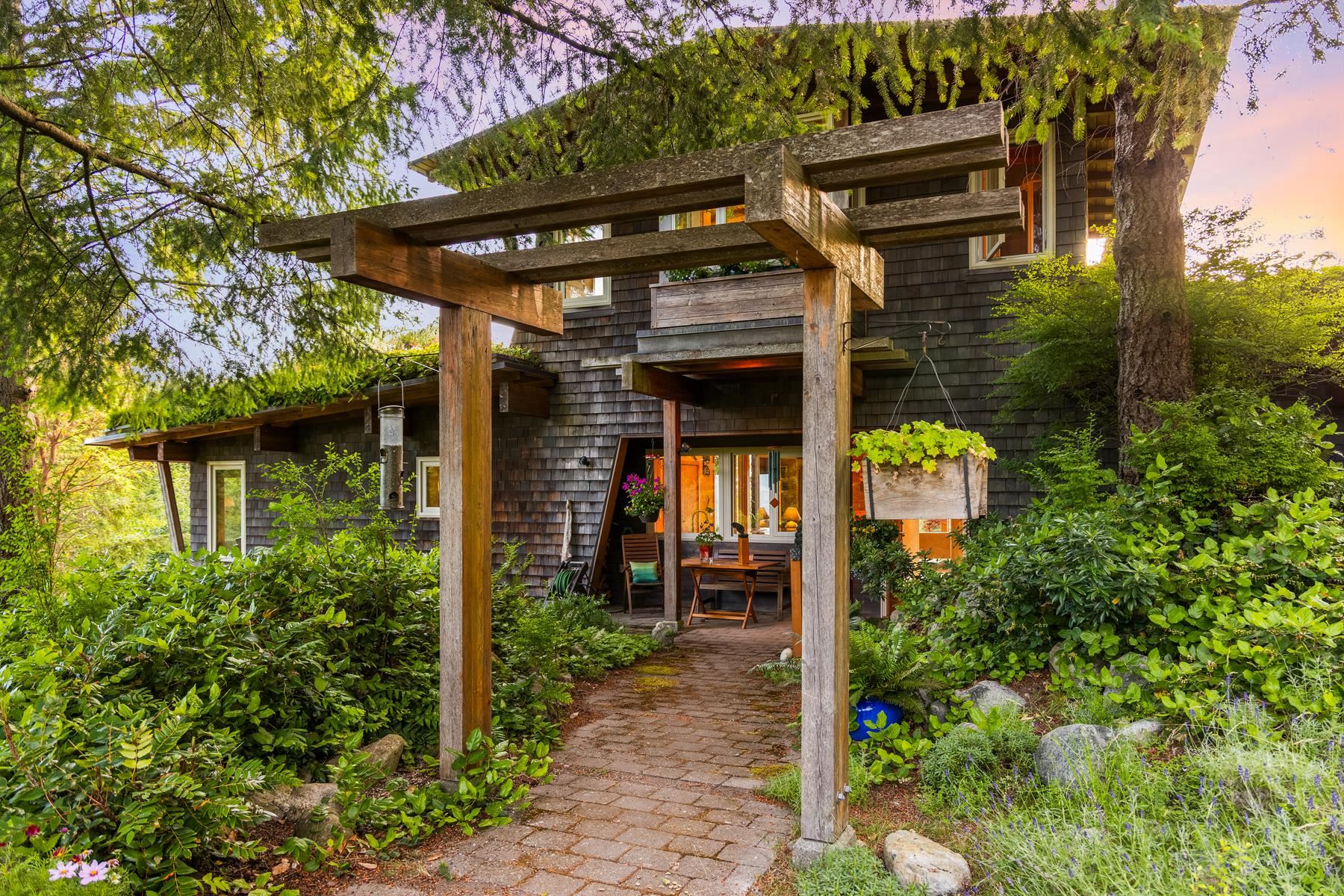 1301 Sunset Road, Bowen Island, BC V0N 1G2