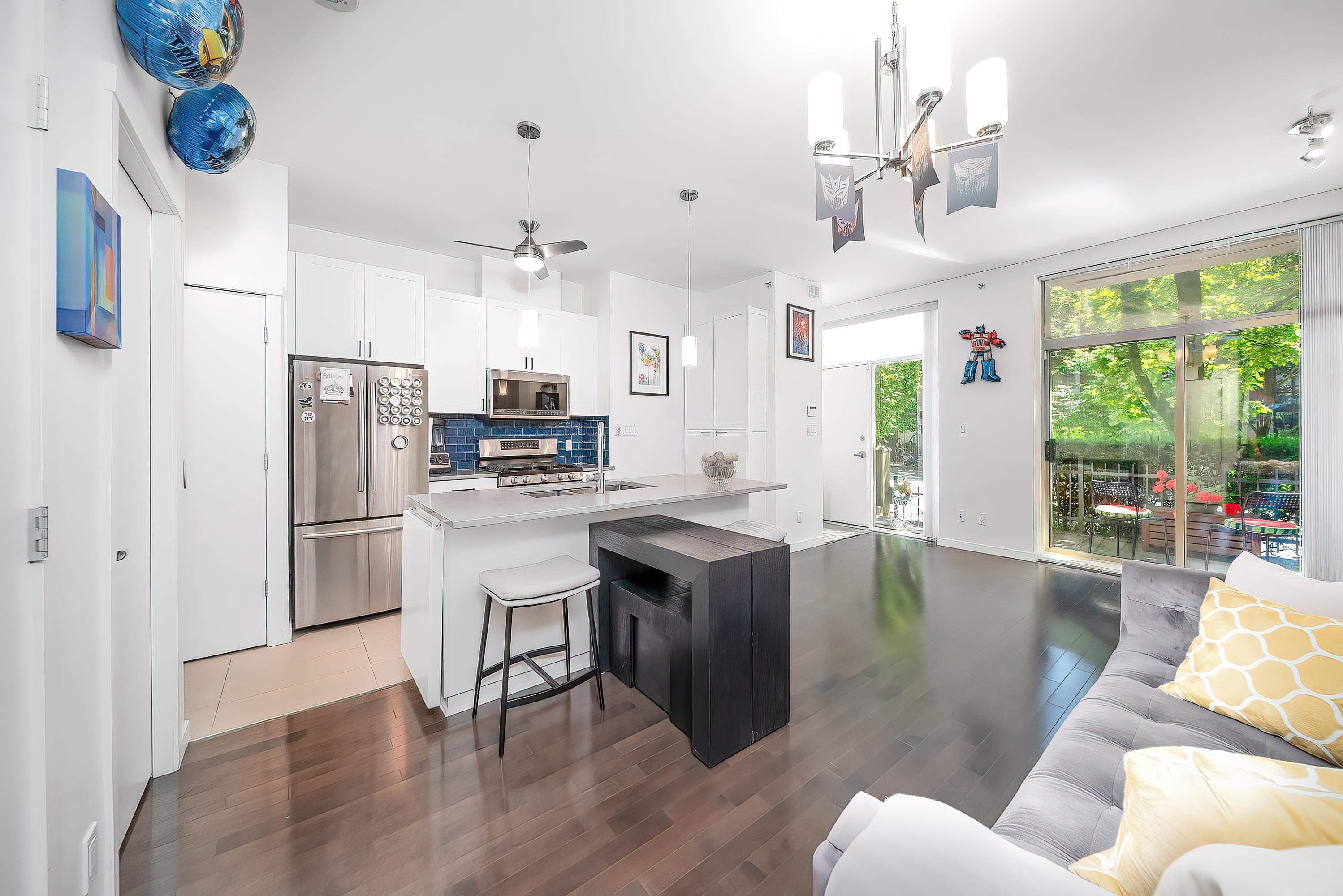983 Richards Street, Vancouver, BC V6B 3B6