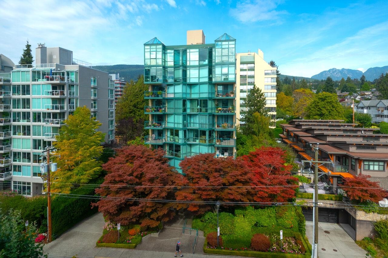1427 Duchess Avenue #501, West Vancouver, BC V7T 1H7