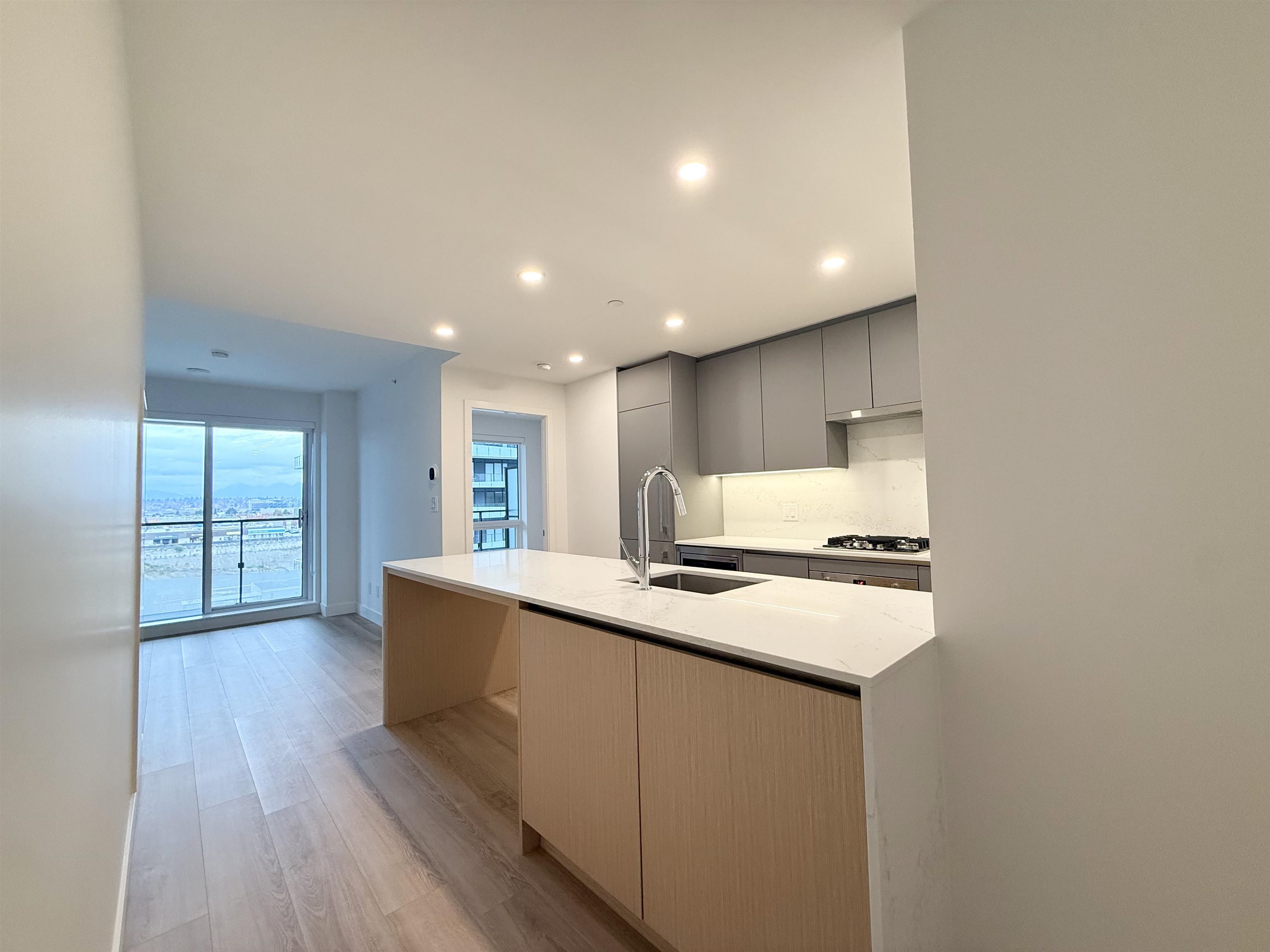 7977 Lansdowne Rd #702, Richmond, BC V6X 0X7