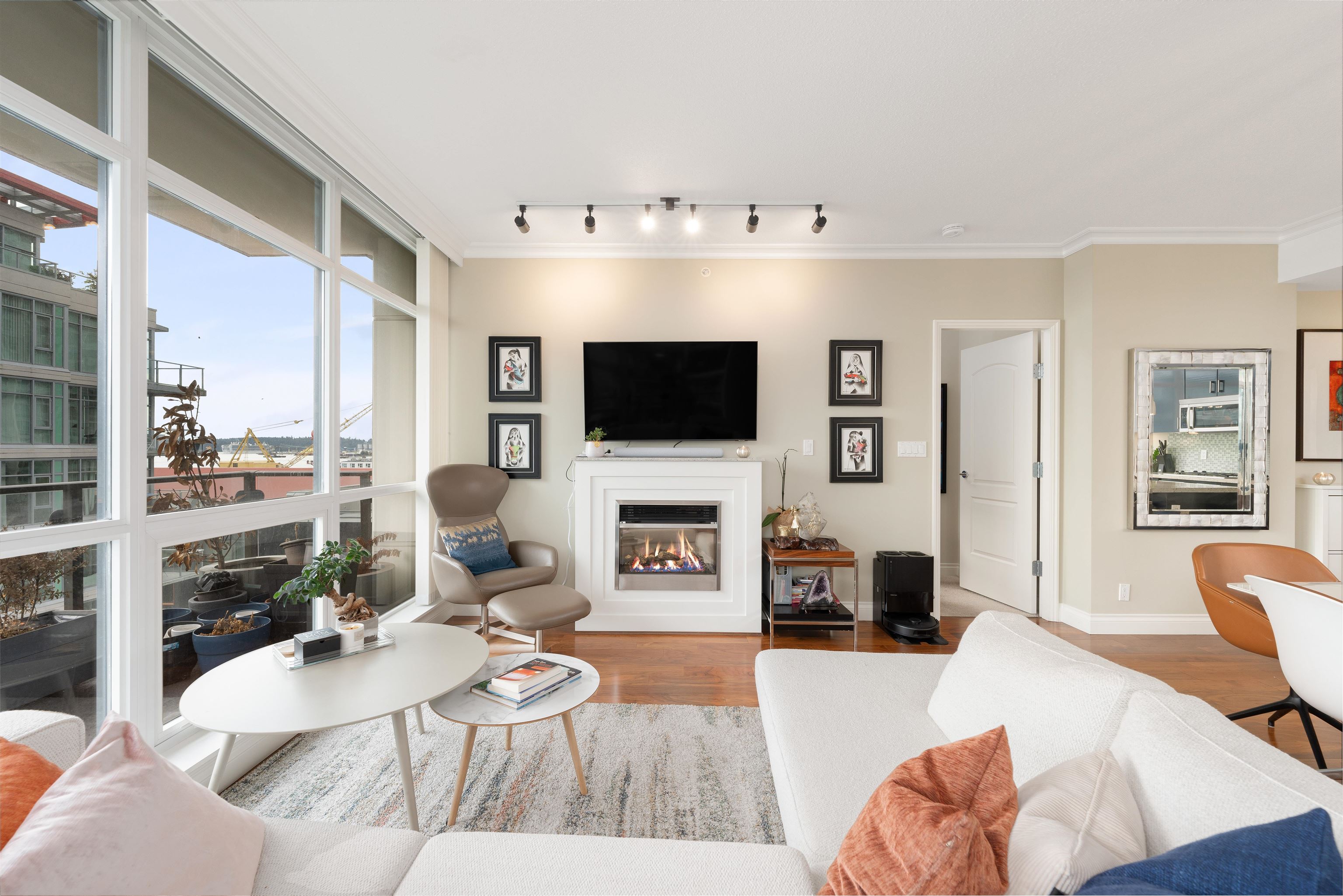 162 Victory Ship Way #804, North Vancouver, BC V7L 0B4