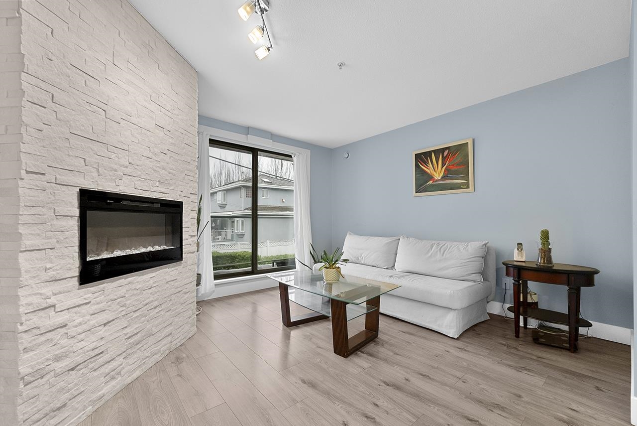 5818 Lincoln Street #211, Vancouver, BC V5R 4P7