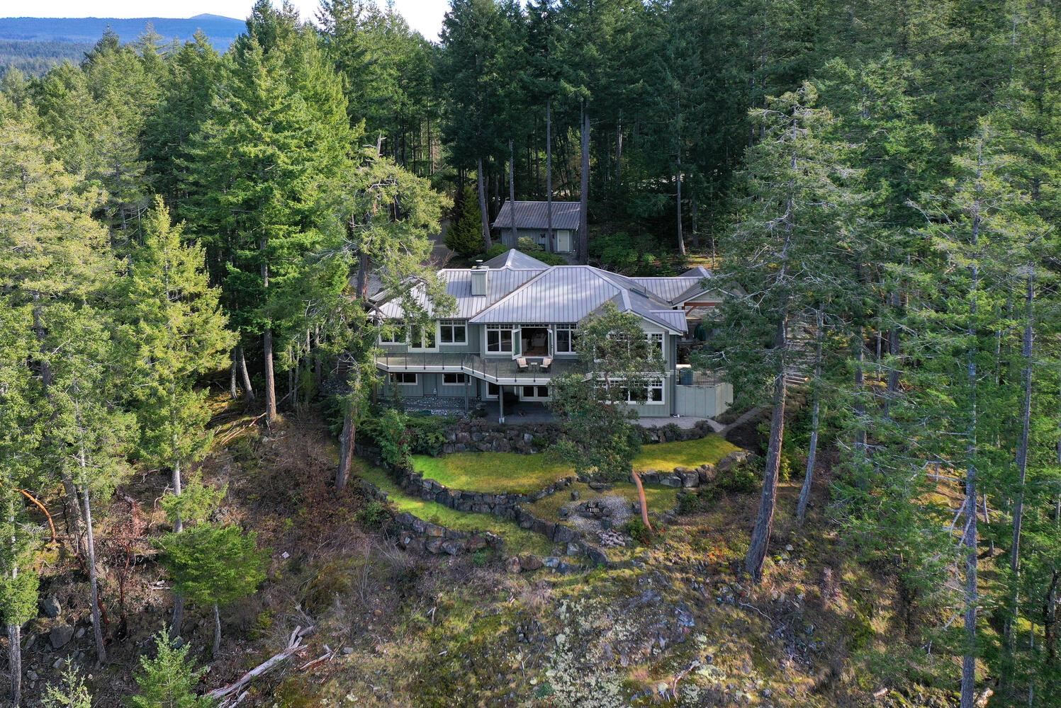 10017 Seair Ln, Halfmoon Bay, BC V7Z 1G5