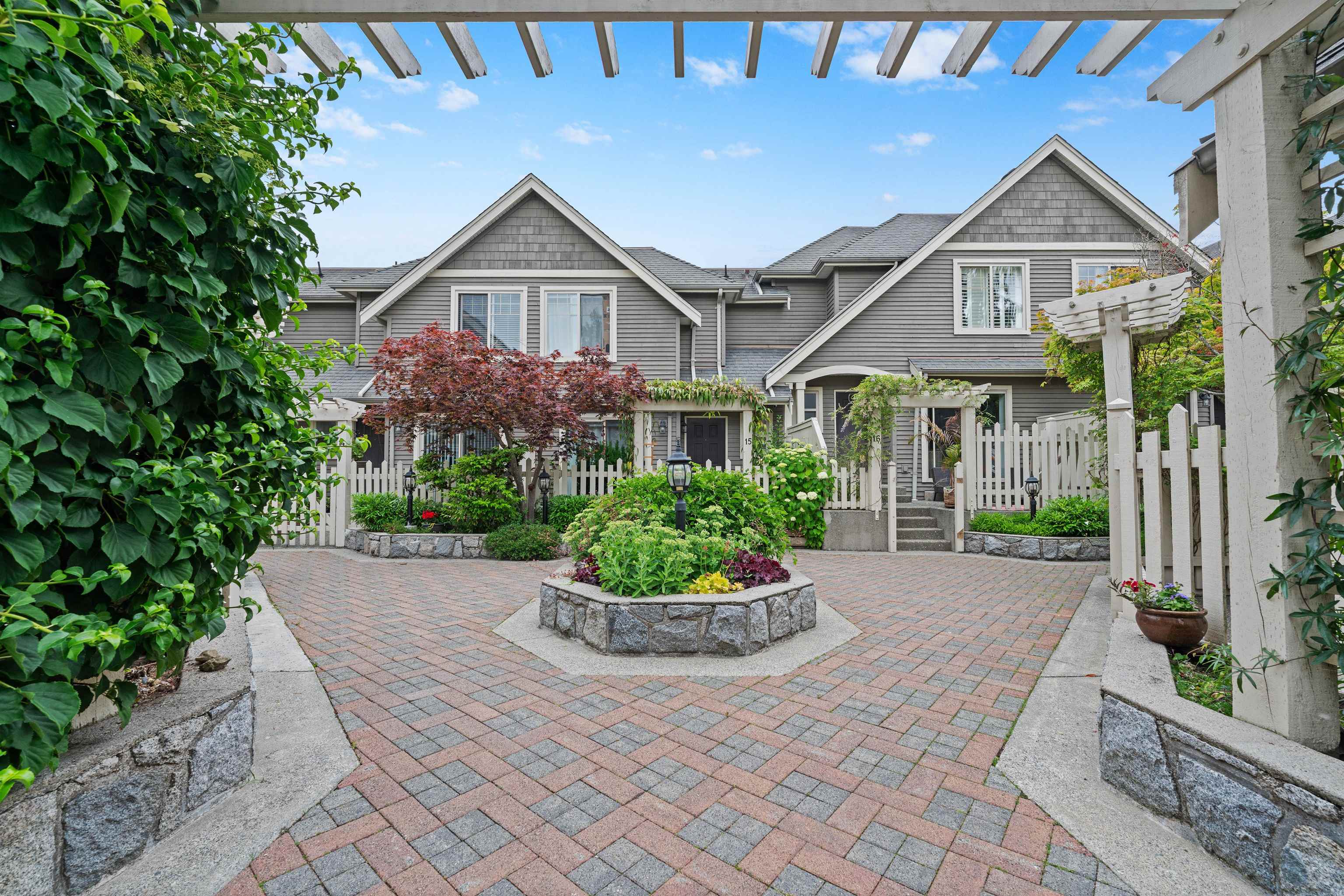 222 5th Street East #10, North Vancouver, BC V7L 1L7