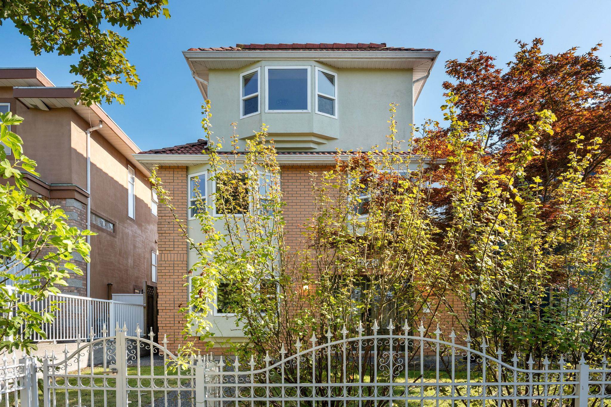 2748 East 23rd Avenue, Vancouver, BC V5R 1A8