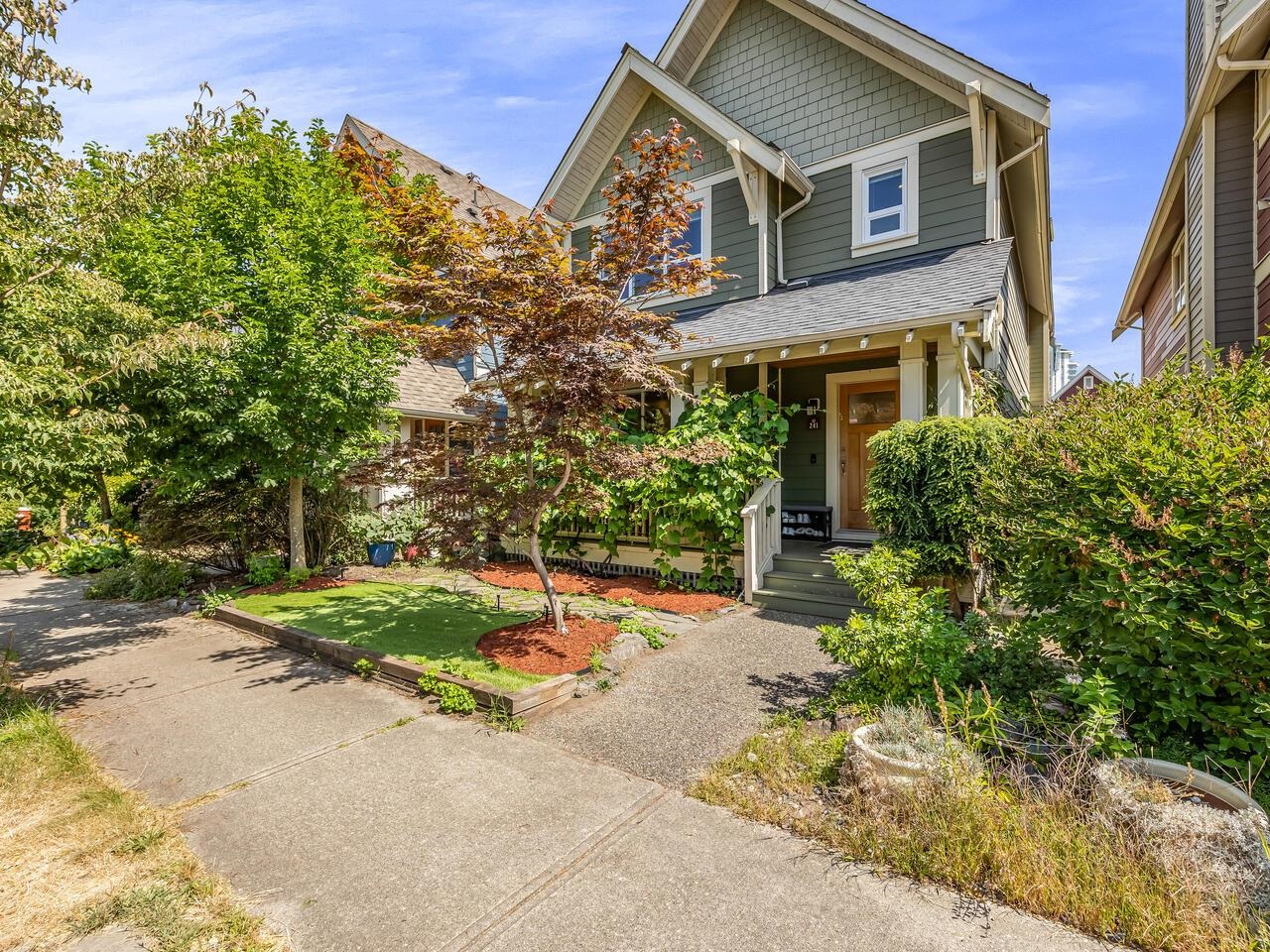 241 Furness Street, New Westminster, BC V3M 0B4