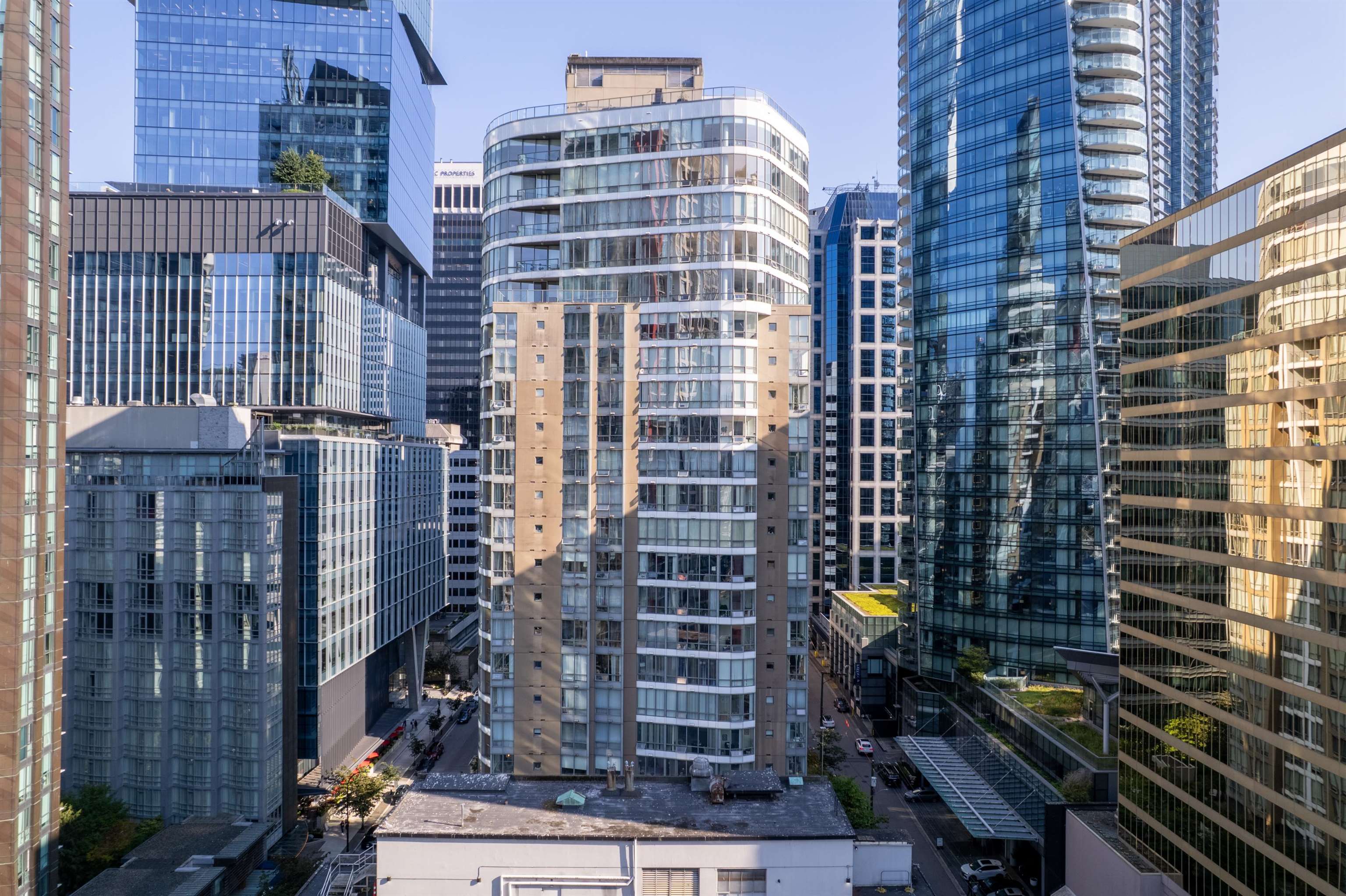 1166 Melville Street #2702, Vancouver, BC V6E 4P6