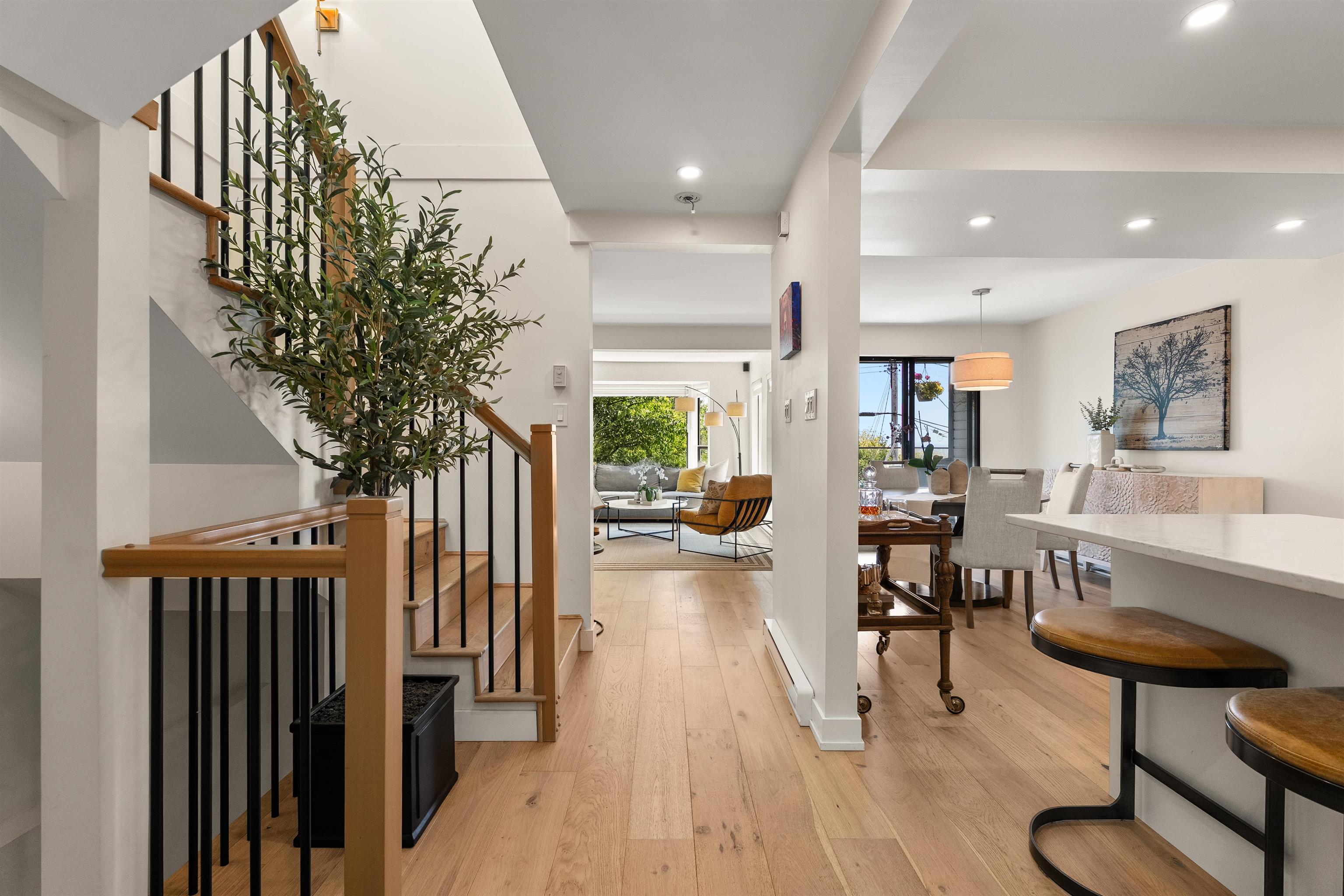14985 Victoria Avenue #4, White Rock, BC V4B 1G2