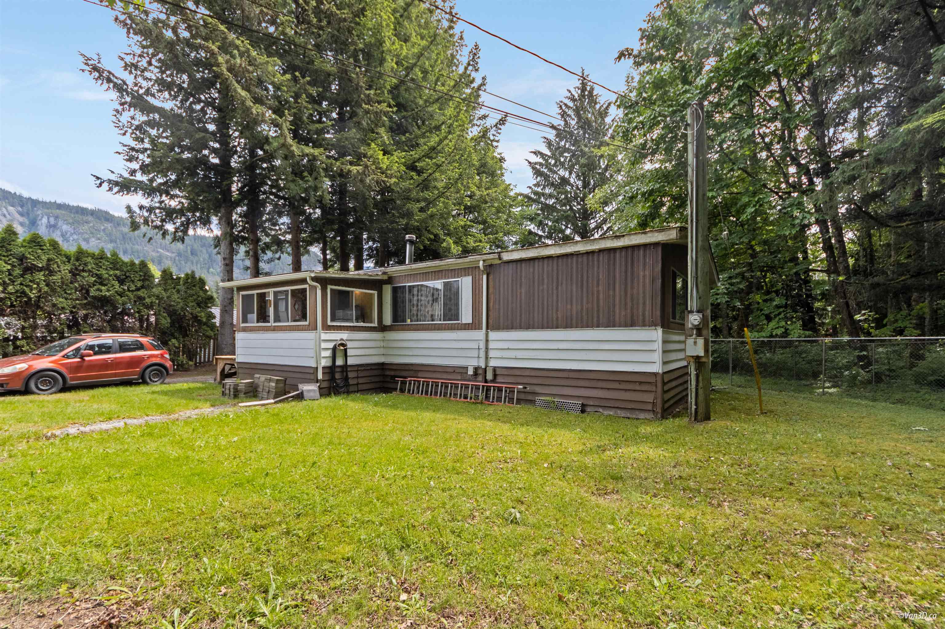 25 Bracken Park Way, Squamish, BC V0N 1H0