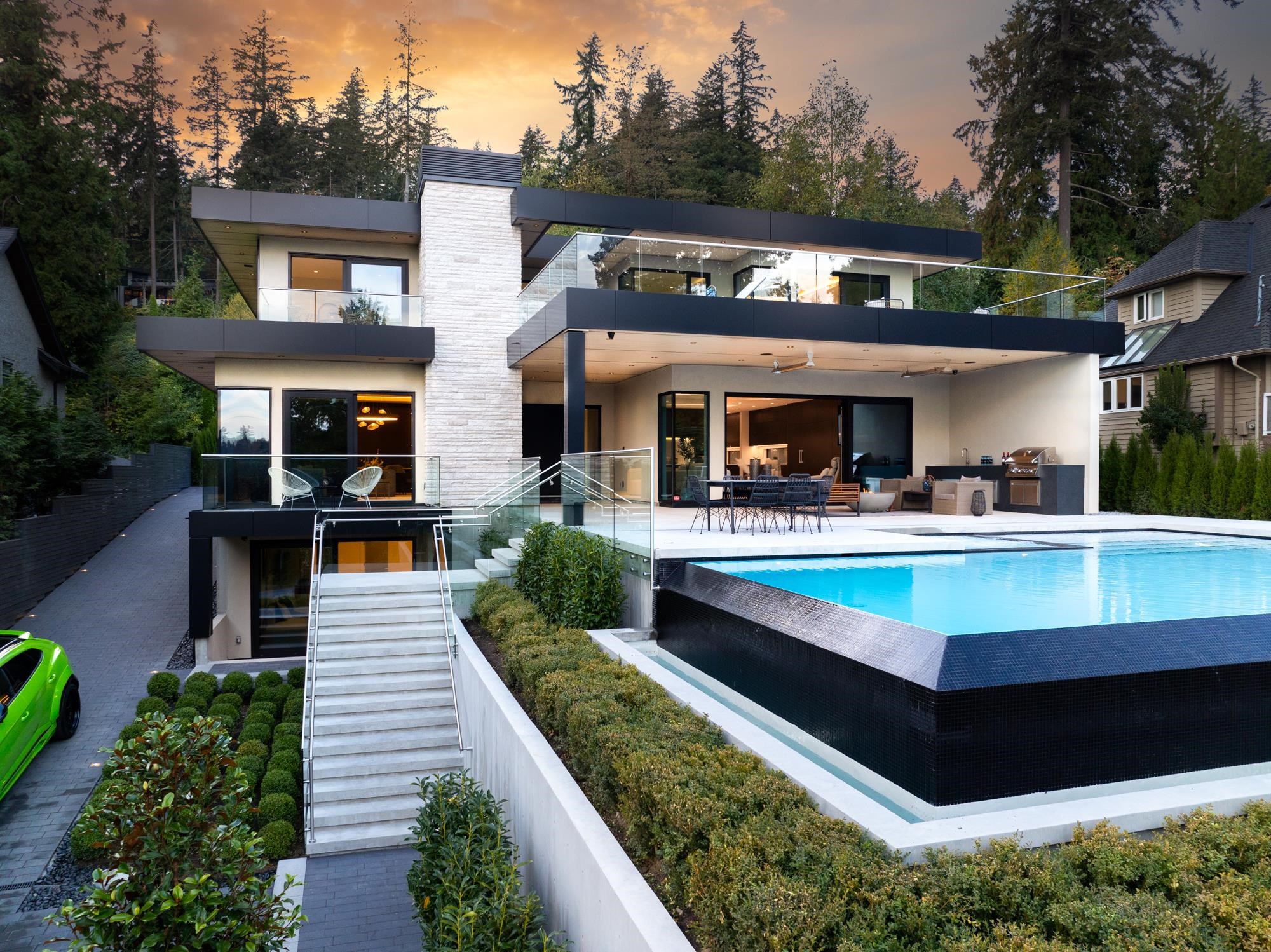 449 Hillcrest Street, West Vancouver, BC V7V 2L8