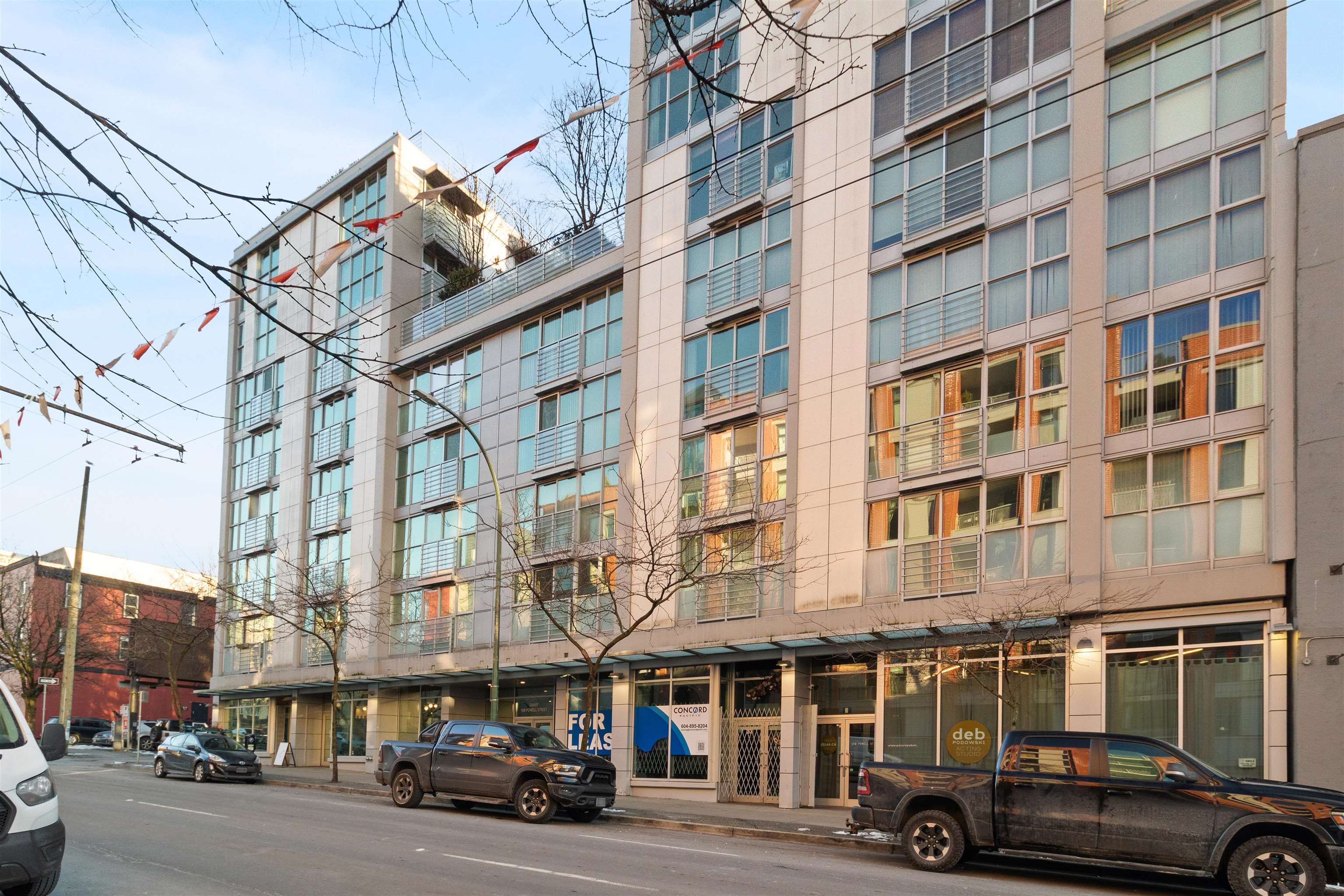 168 Powell Street #902, Vancouver, BC V6Z 3H4