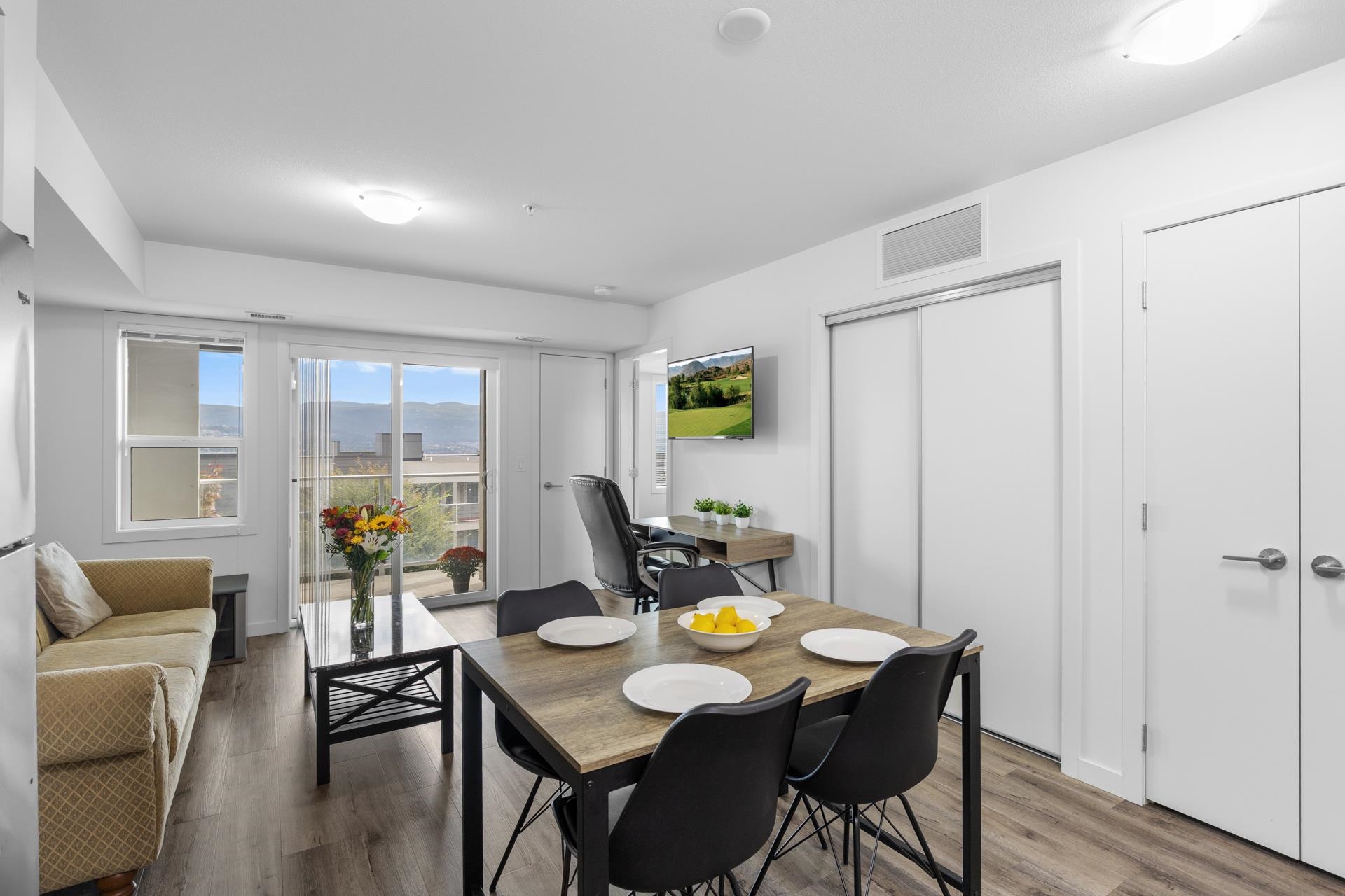 725 Academy Way #203, Kelowna, BC V1V 3A4