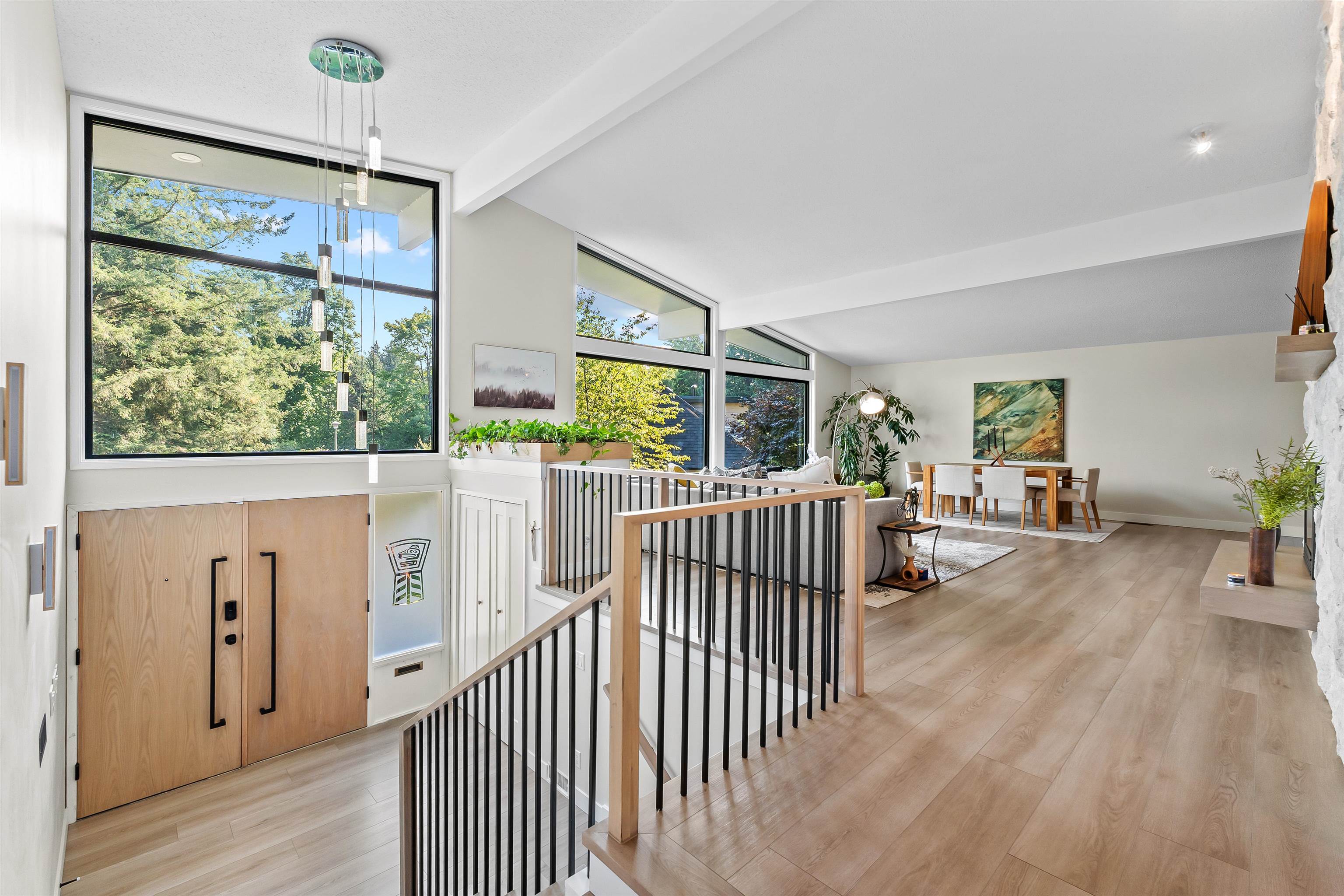 8 Halss Crescent, Vancouver, BC V6N 3N2