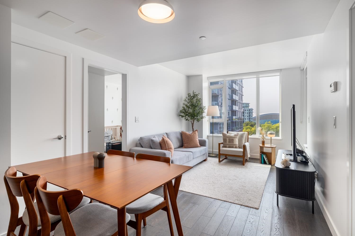 7488 Lansdowne Road #906, Richmond, BC V7C 0B9