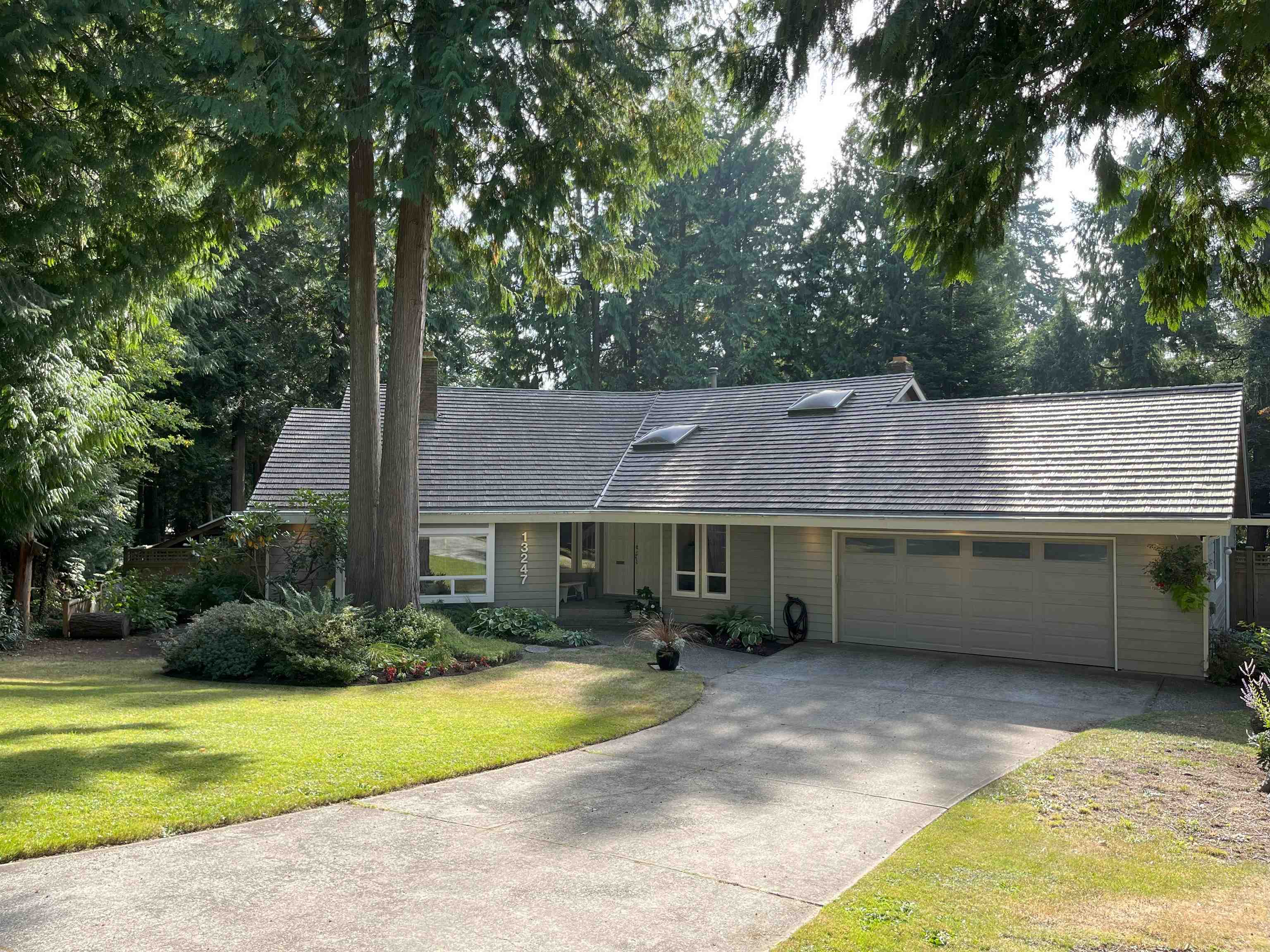 17a Avenue, Surrey, BC V4A 6R9