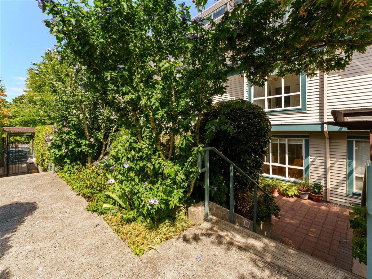 288 Saint Davids Avenue #12, North Vancouver, BC V7L 4X2