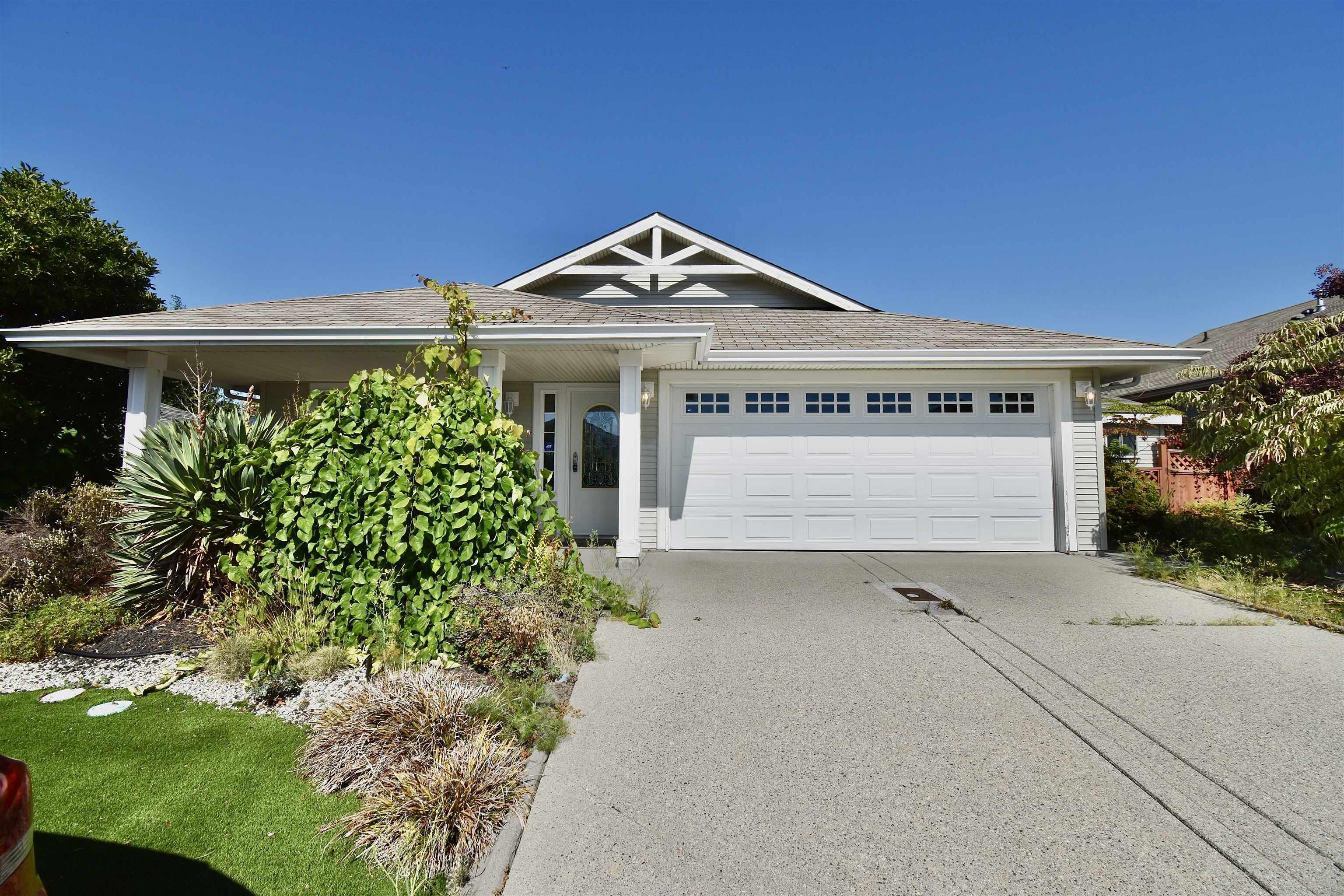 6346 Williams Pl, Sechelt, BC V7Z 0M6