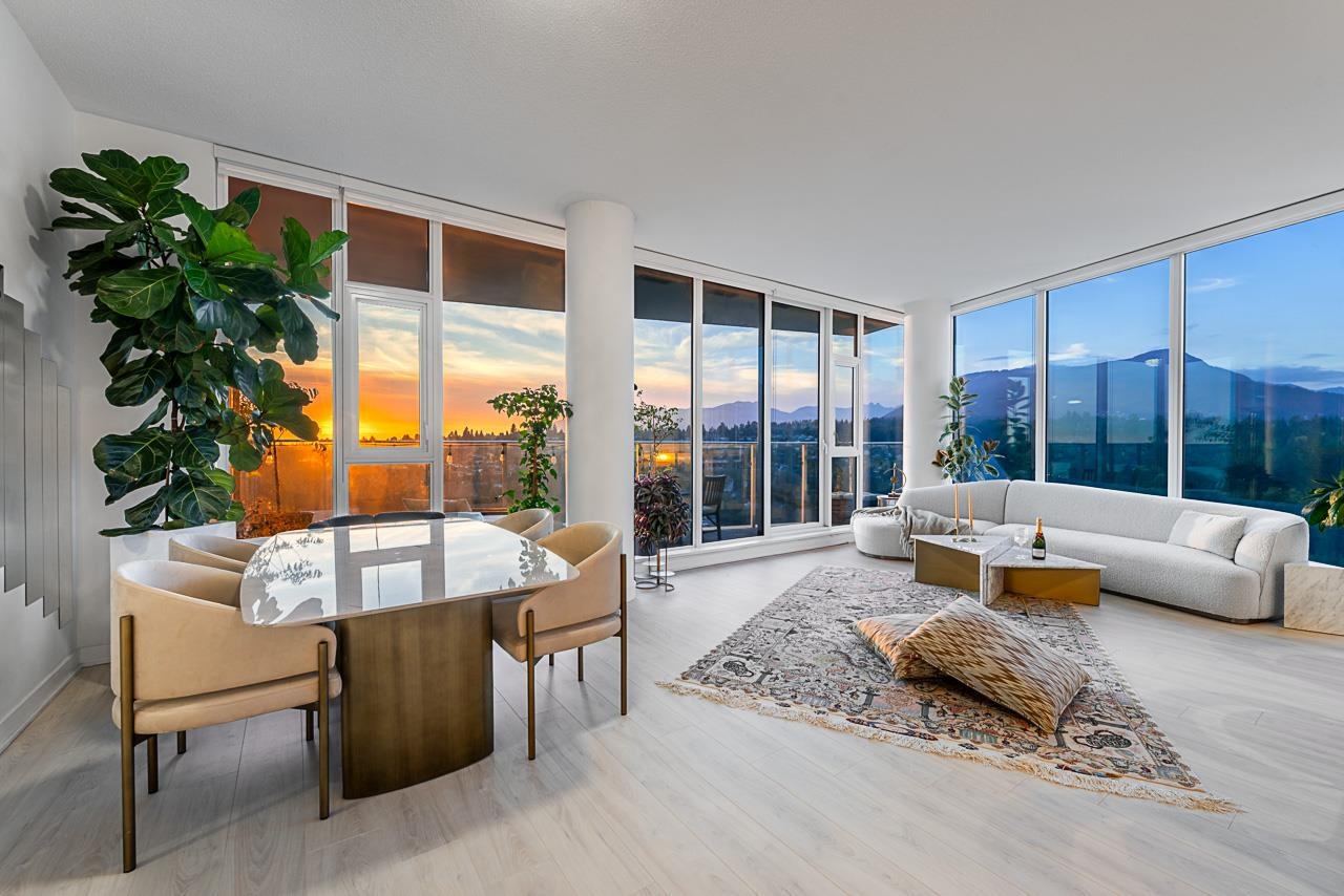 1401 Hunter St #2704, North Vancouver, BC V7J 0E2