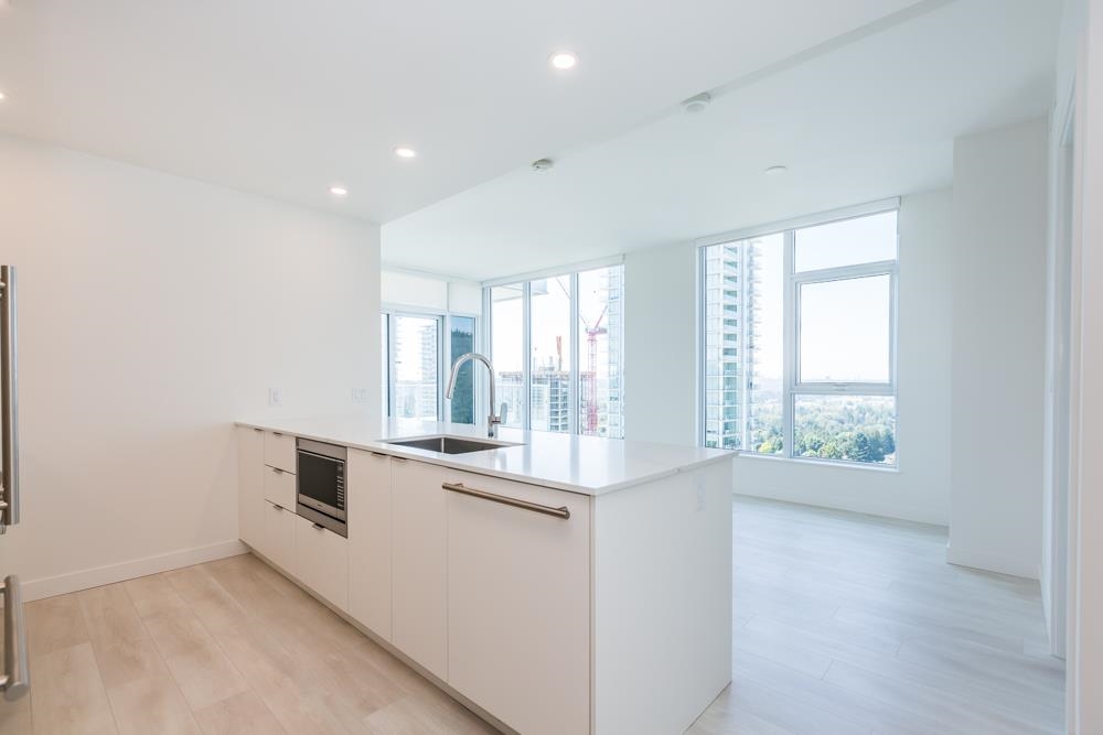537 Cottonwood Ave #1404, Coquitlam, BC V3J 0S4