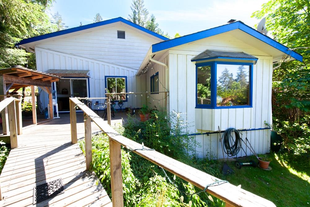 370 Maple Dr, Mayne Island, BC V0N 2J2