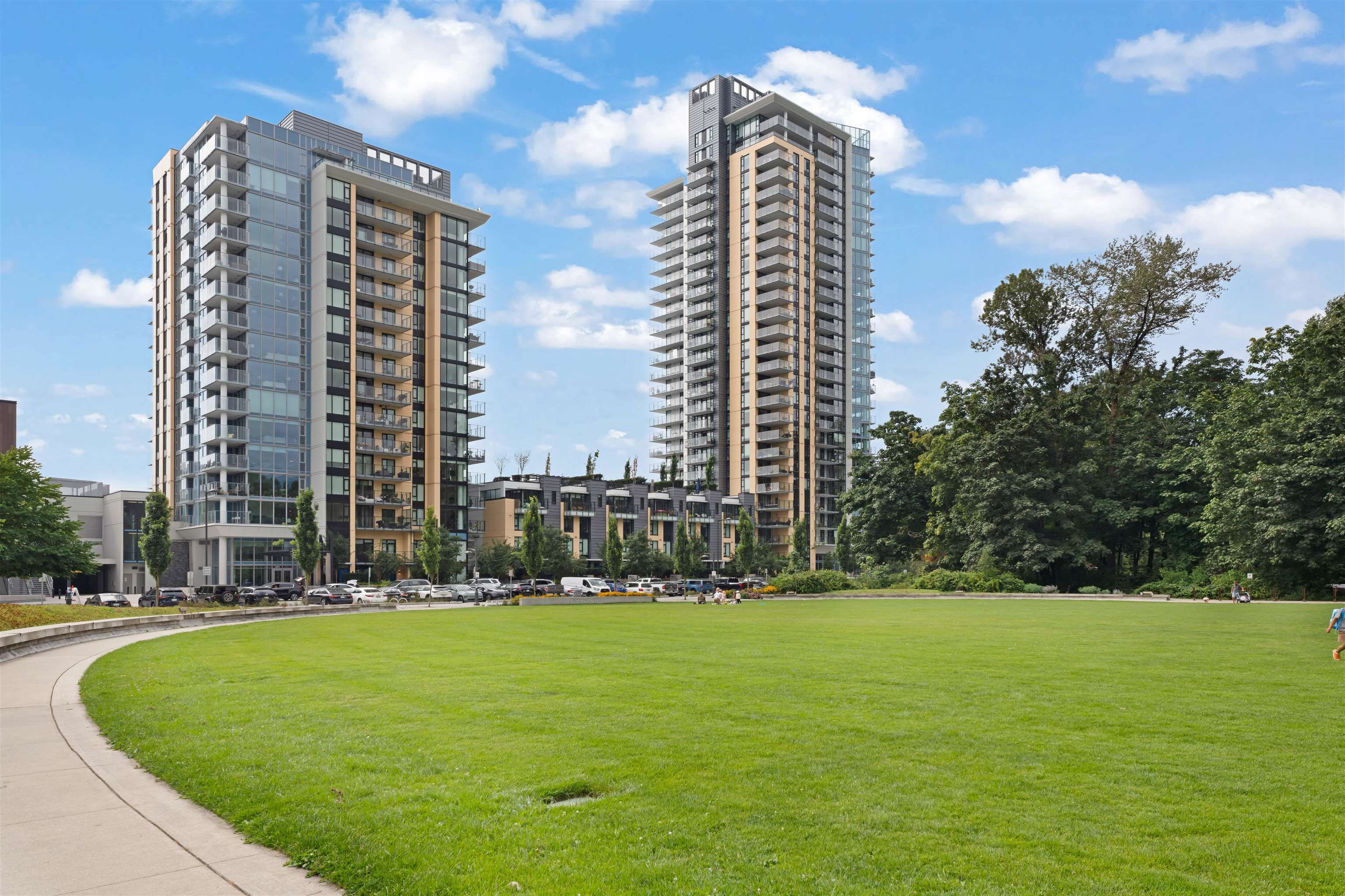 1471 Hunter Street #1604, North Vancouver, BC V7J 1H3