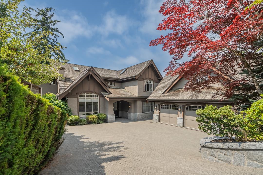 2638 Queens Avenue, West Vancouver, BC V7V 2Z1