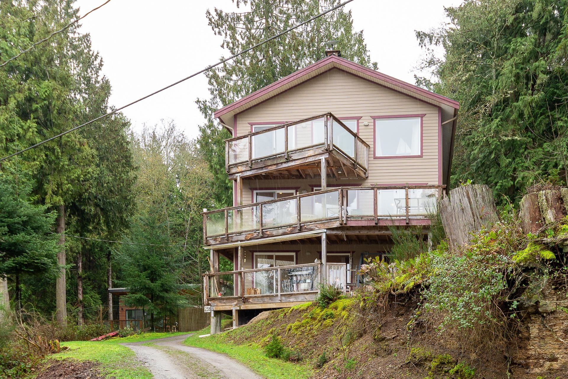 Callaghan Crescent, Mayne Island, BC V0N 2J2