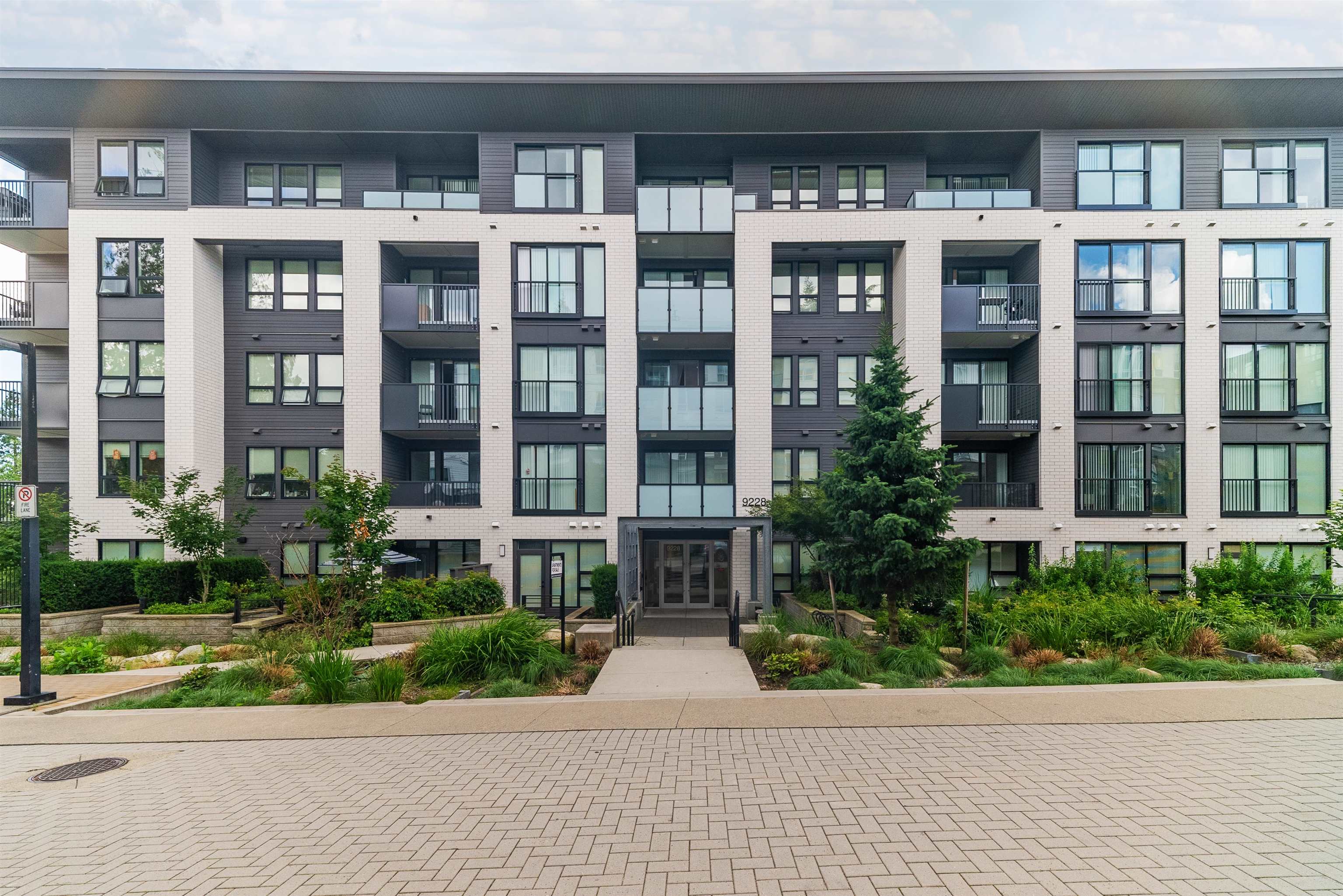 9228 Slopes Mews #212, Burnaby, BC V5A 0E9