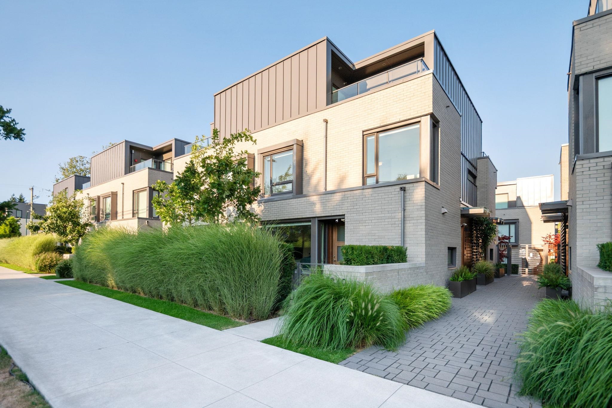 6840 Oak St, Vancouver, BC V6P 0K7