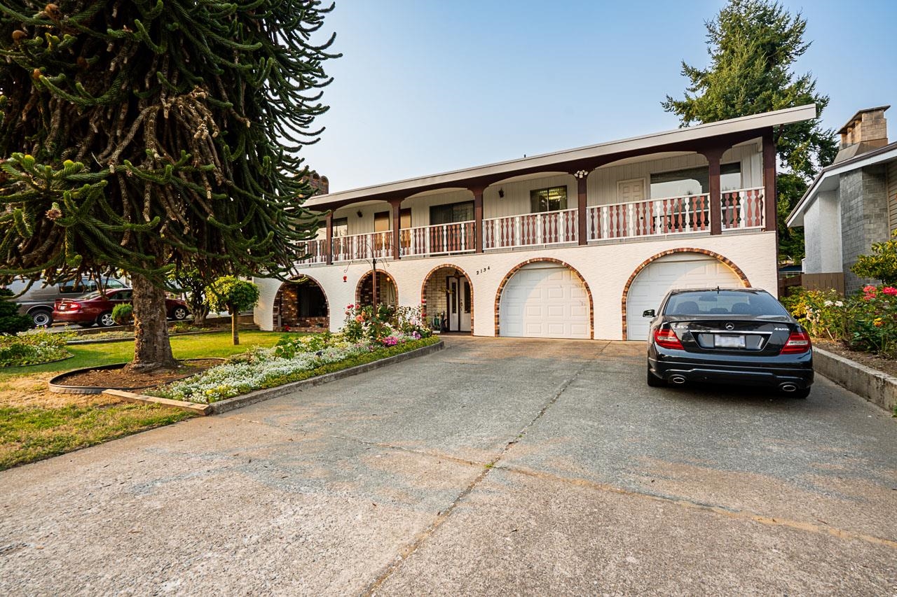 2134 Chateau Place, Abbotsford, BC V2T 3V1