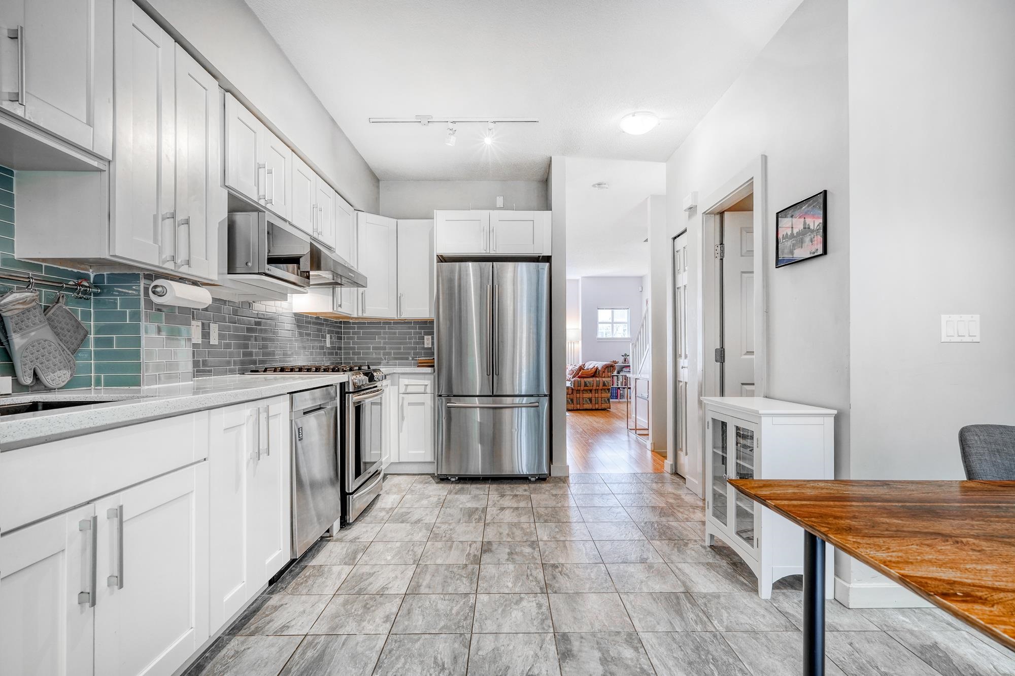 3264 Clermont Mews, Vancouver, BC V5S 4X3