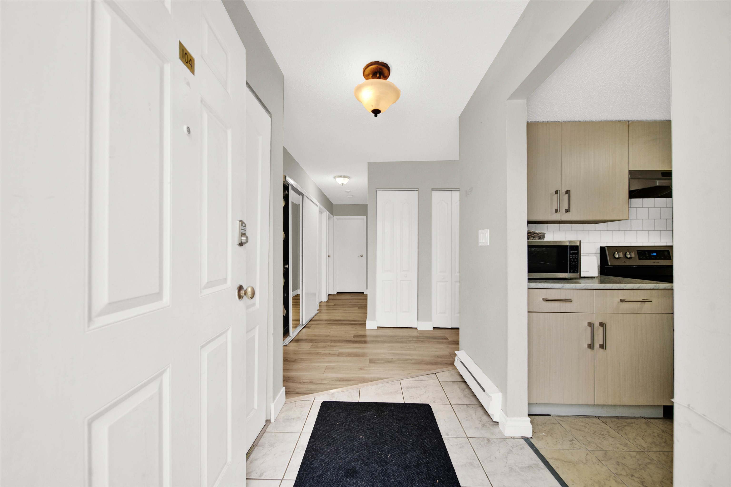 13275 70b Avenue #104, Surrey, BC V3W 7Z2