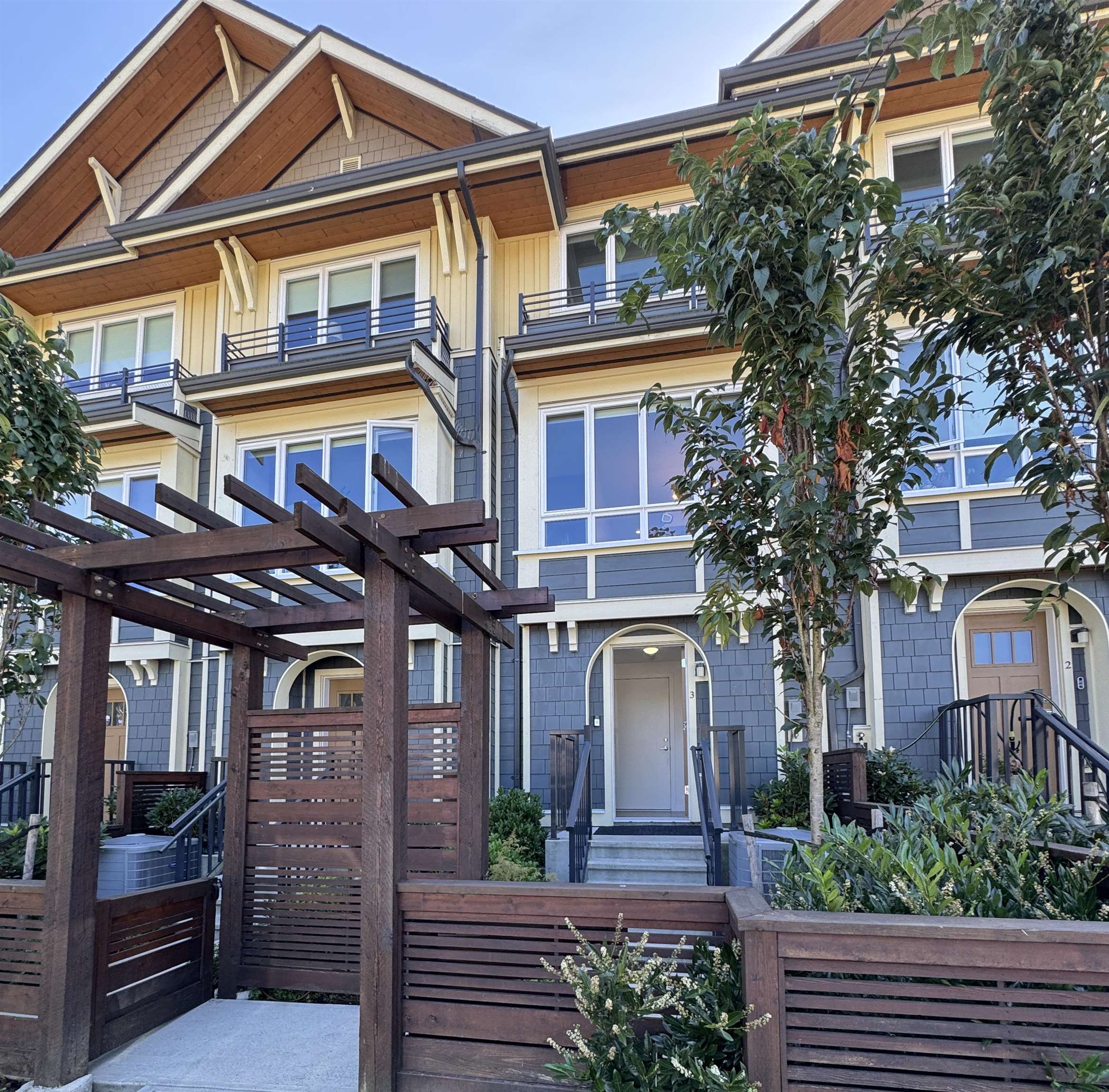 3868 Norfolk Street #3, Burnaby, BC V5G 1E5