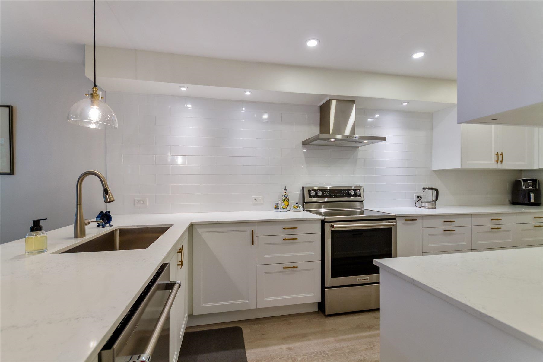 15300 17 Avenue #107, Surrey, BC V4A 8Y6
