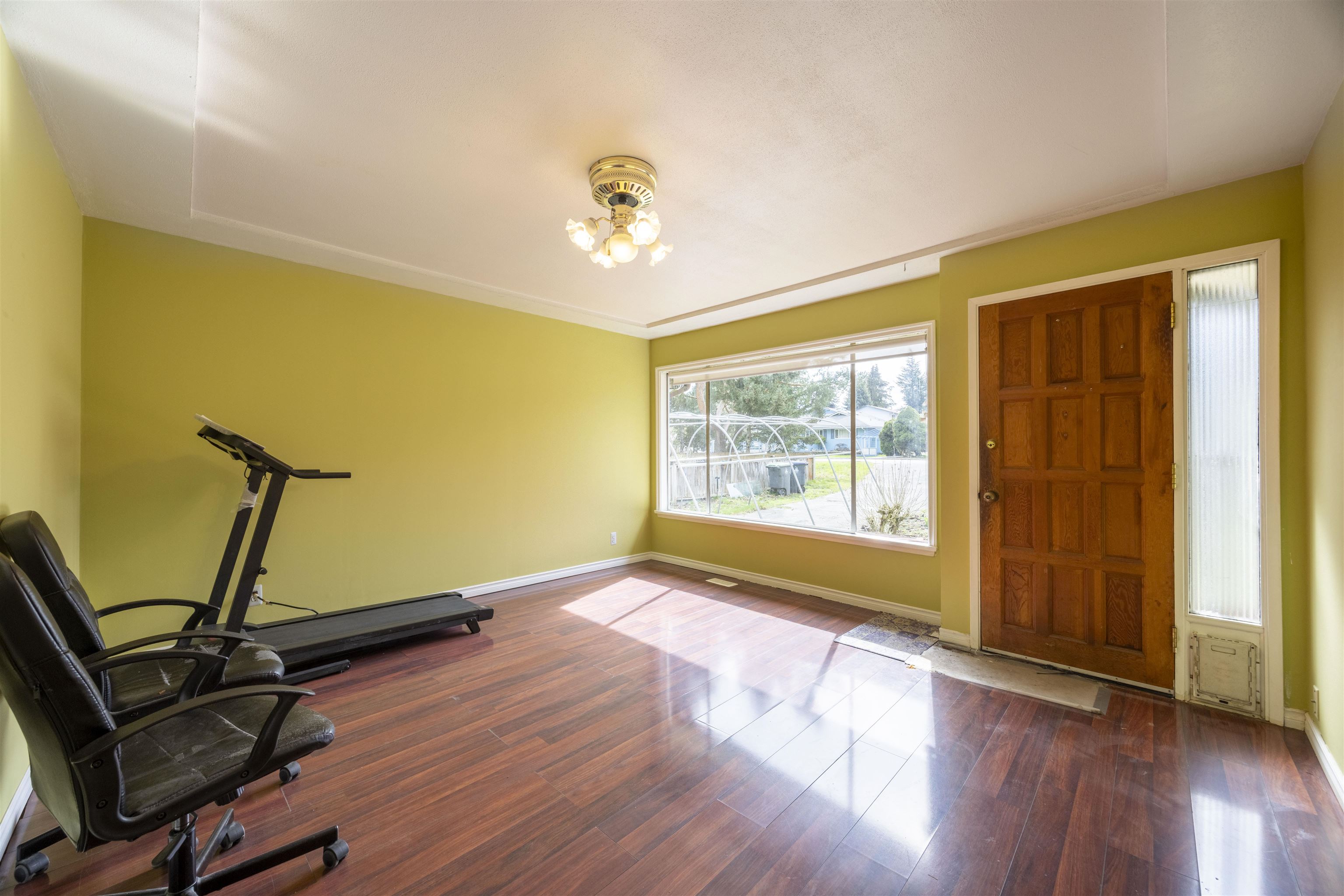105a Avenue, Surrey, BC V3R 1S7