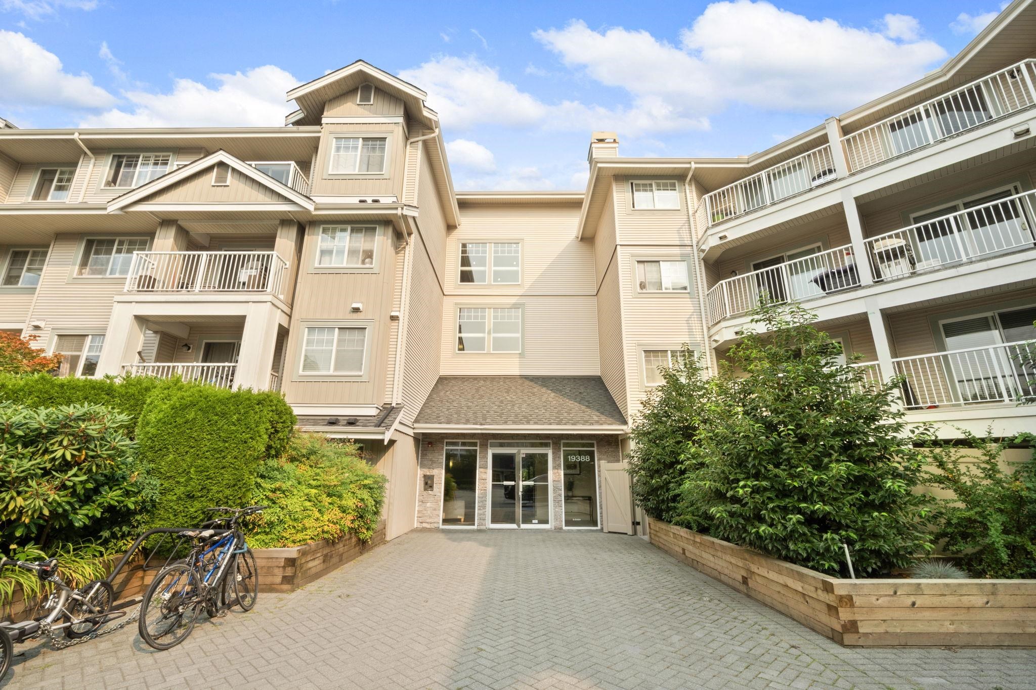 19388 65 Avenue #305, Surrey, BC V4N 5S1