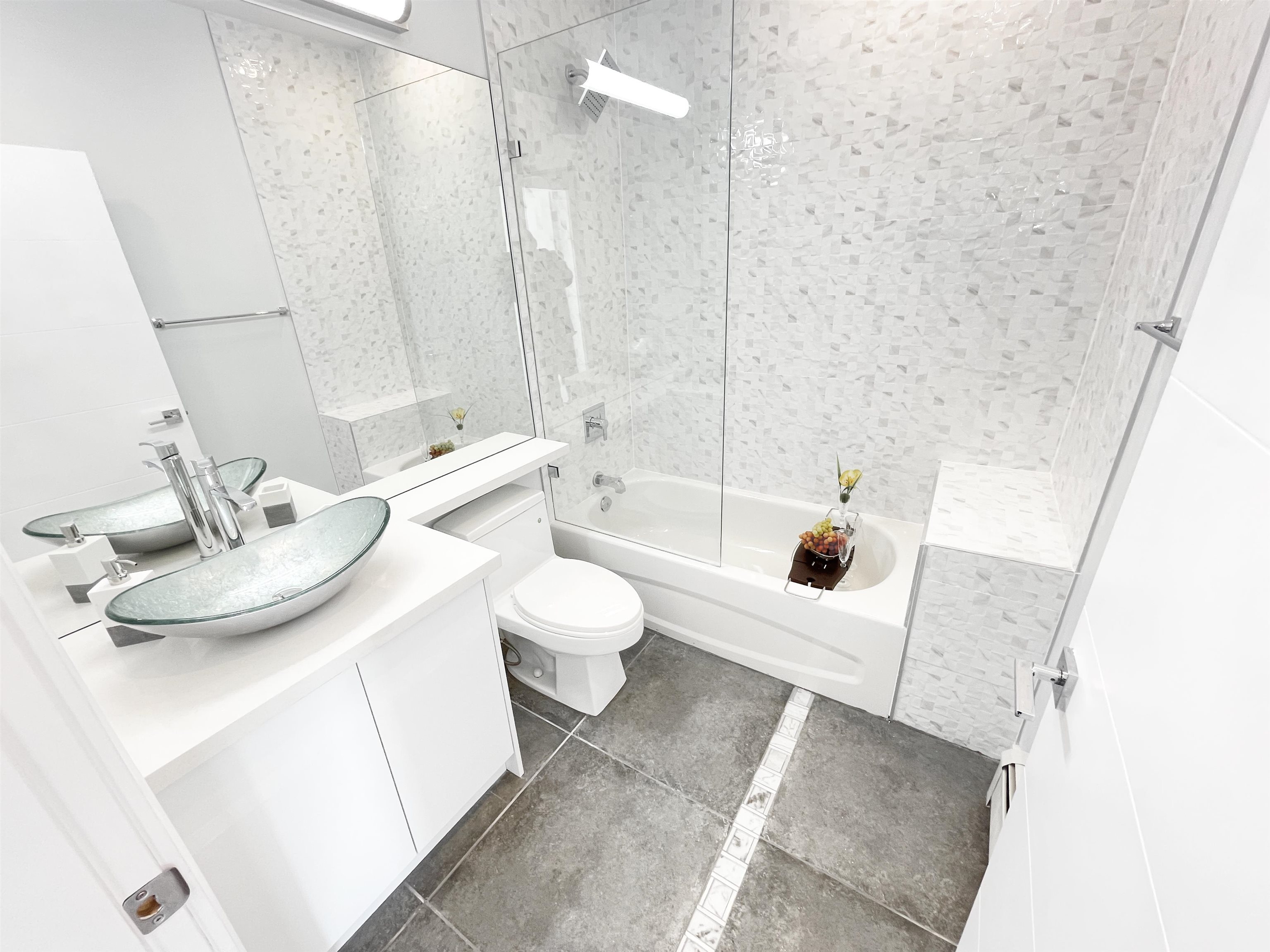 2460 East 19th Avenue, Vancouver, BC V5M 2R9