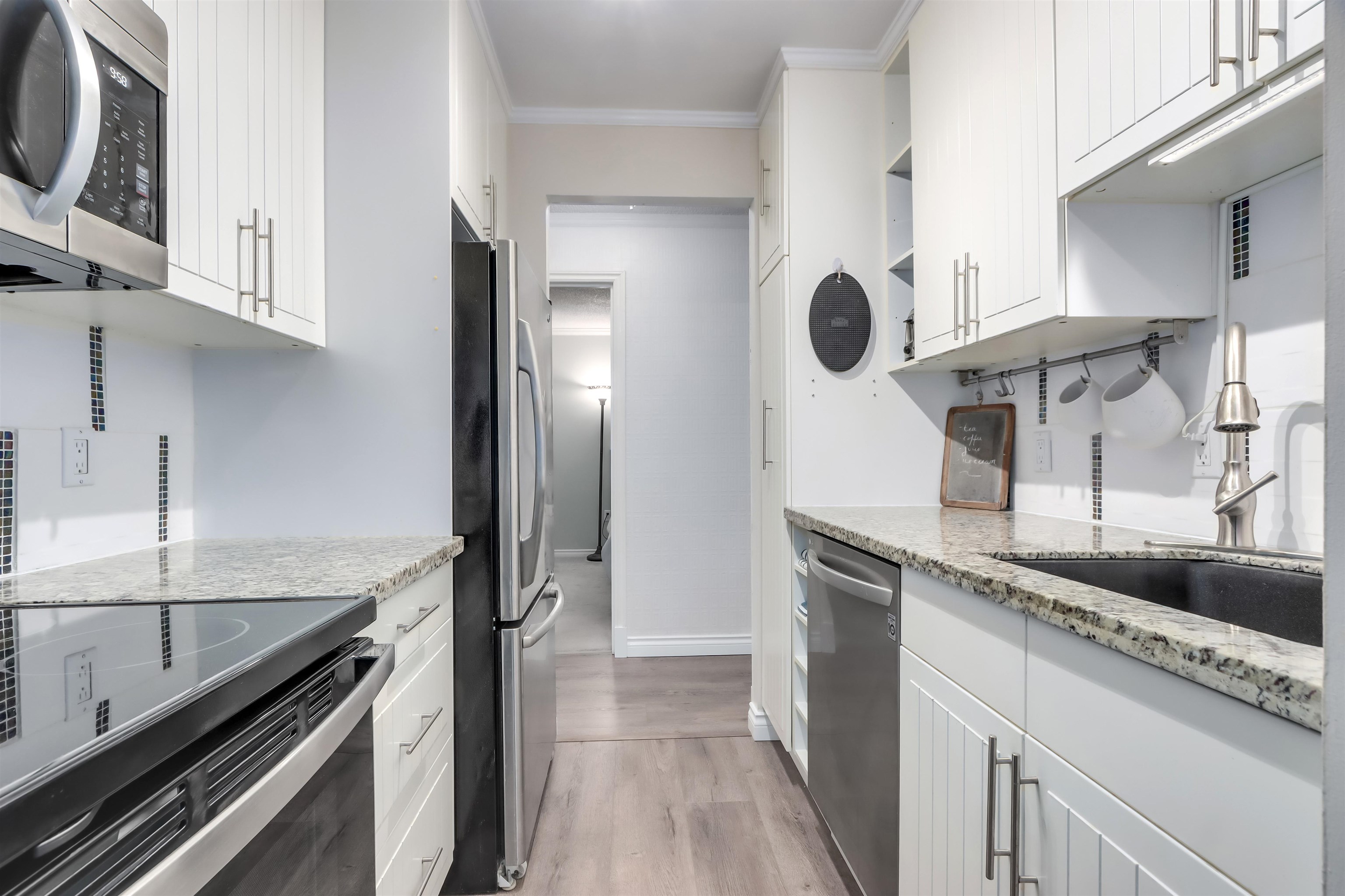 2004 Fullerton Avenue #303, North Vancouver, BC V7P 3G8