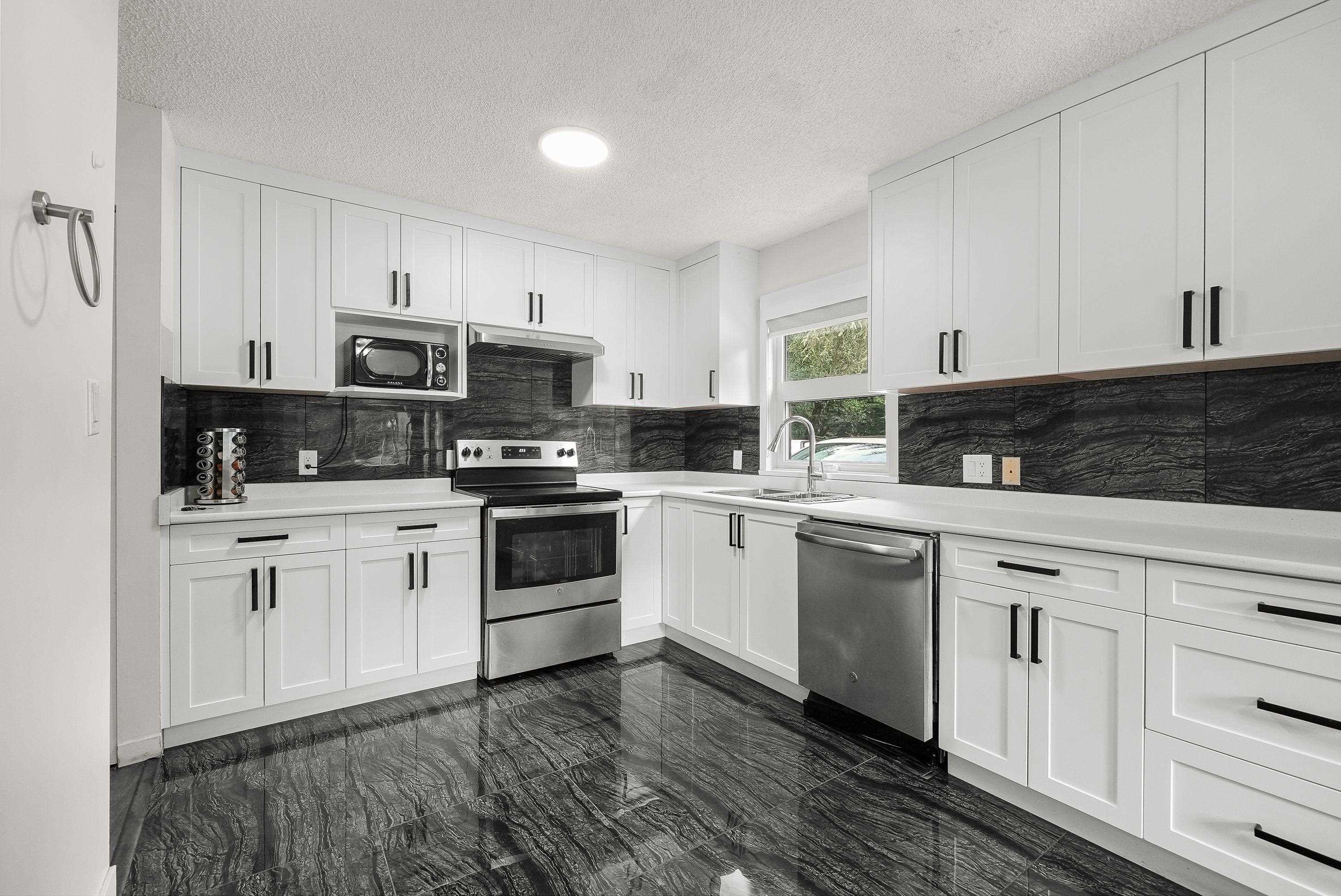 70b Avenue, Surrey, BC V3W 7Z3