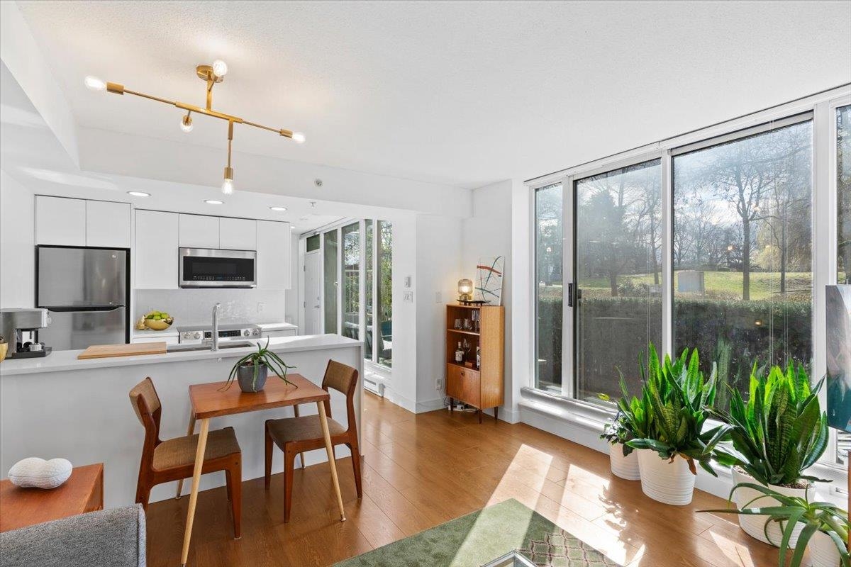 37 Keefer Place, Vancouver, BC V6B 1P8